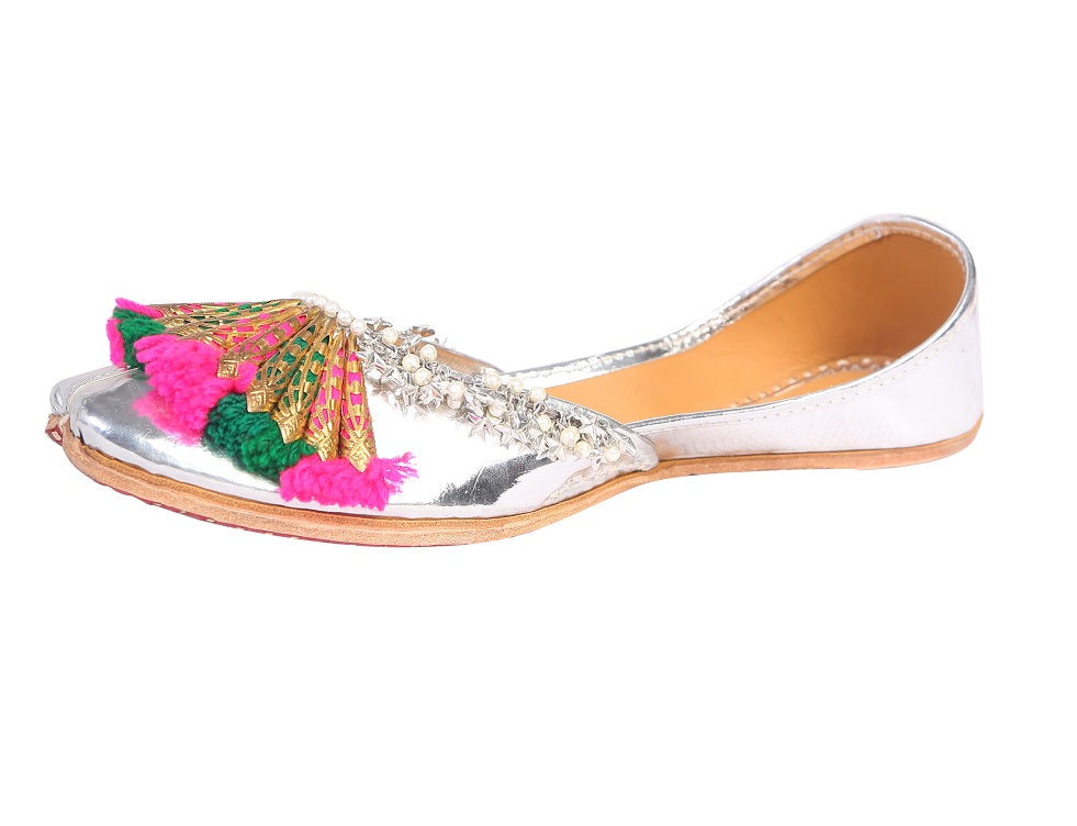 Silver pearls jutti