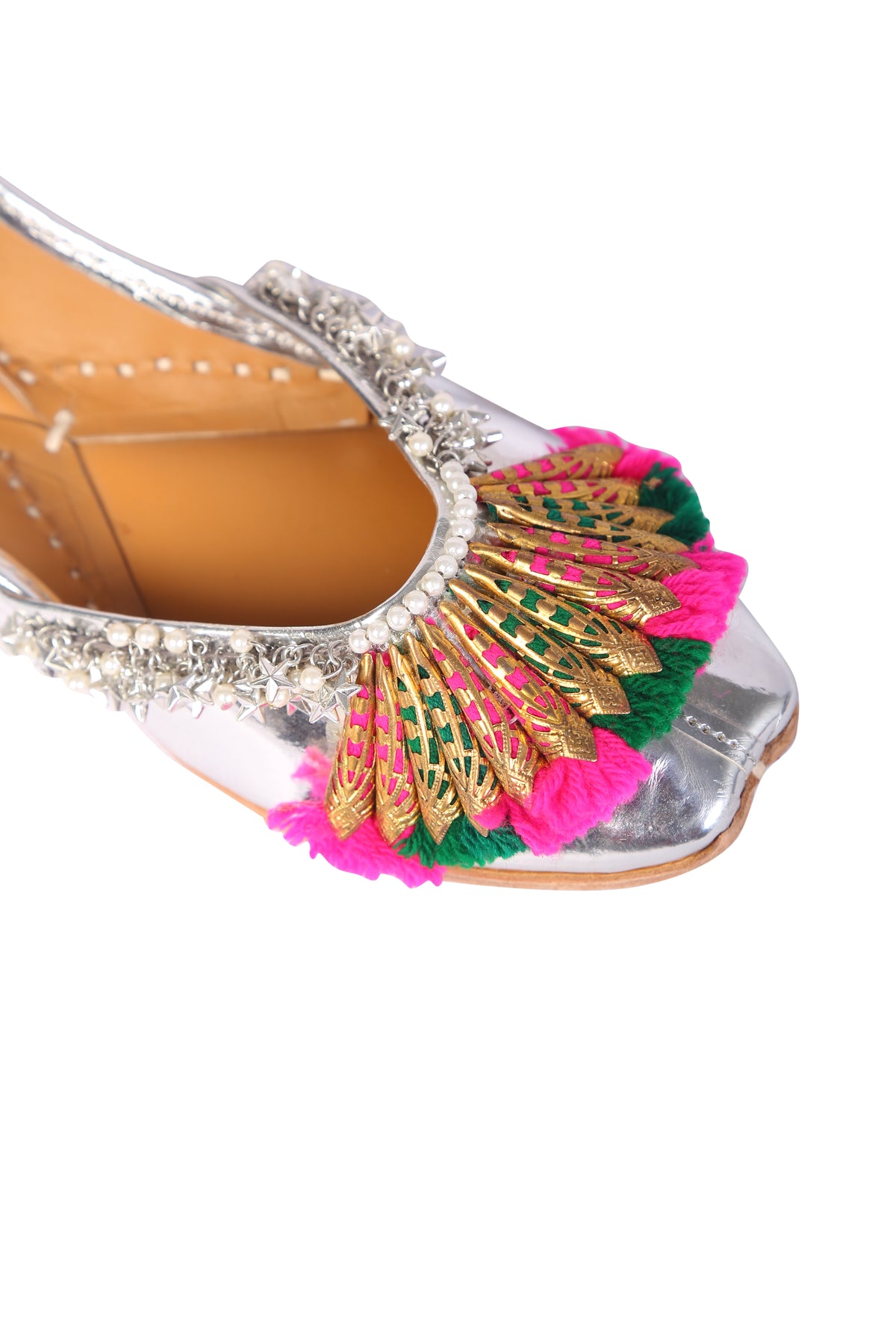 Silver pearls jutti