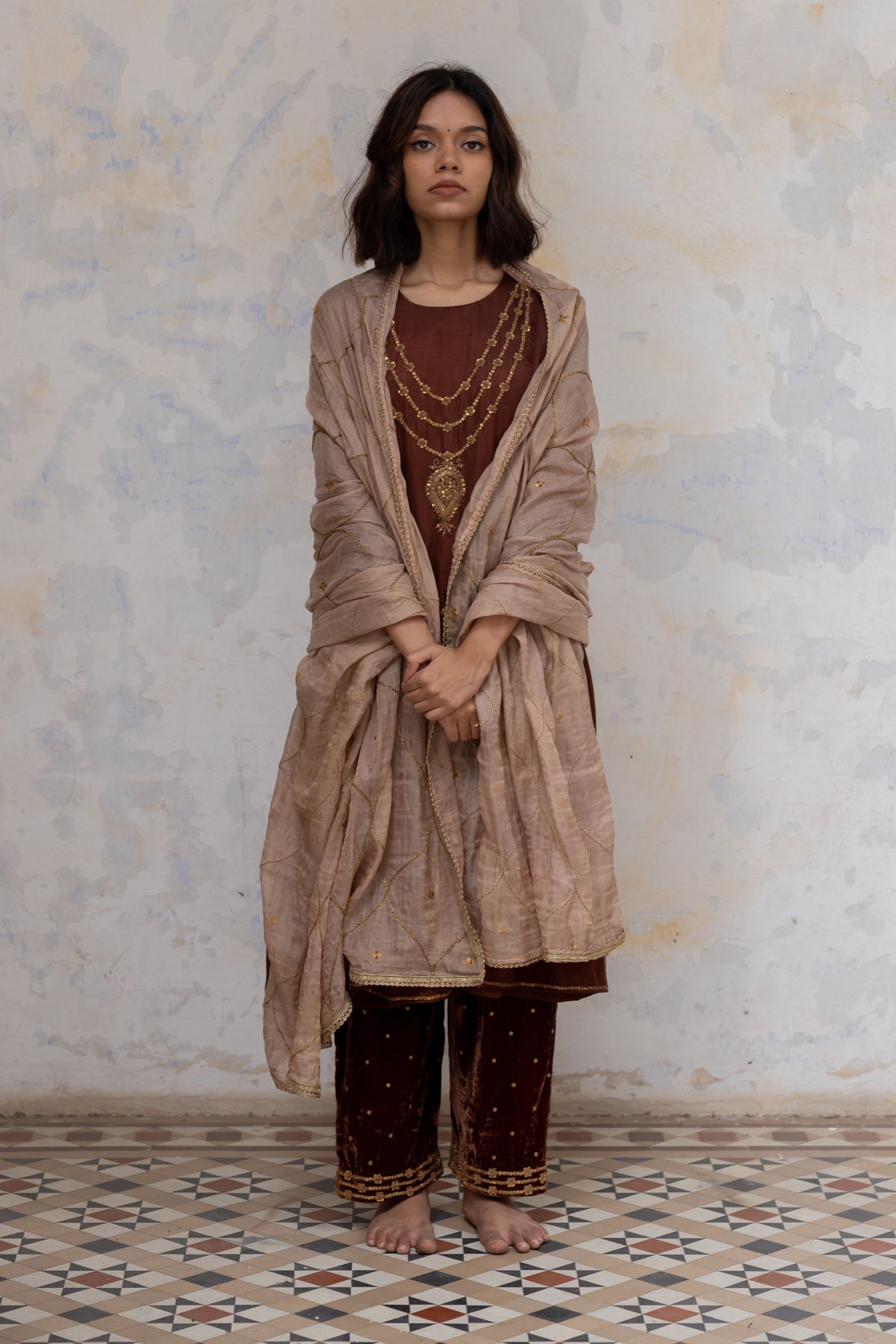 Beige aisha jaal odhani