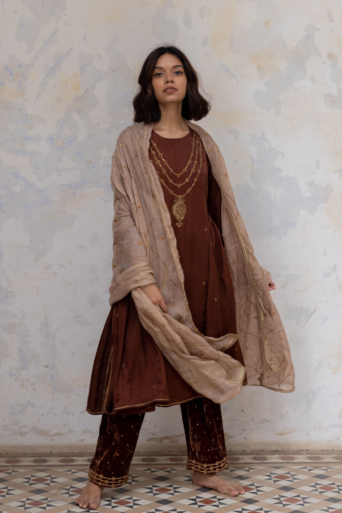 Beige aisha jaal odhani