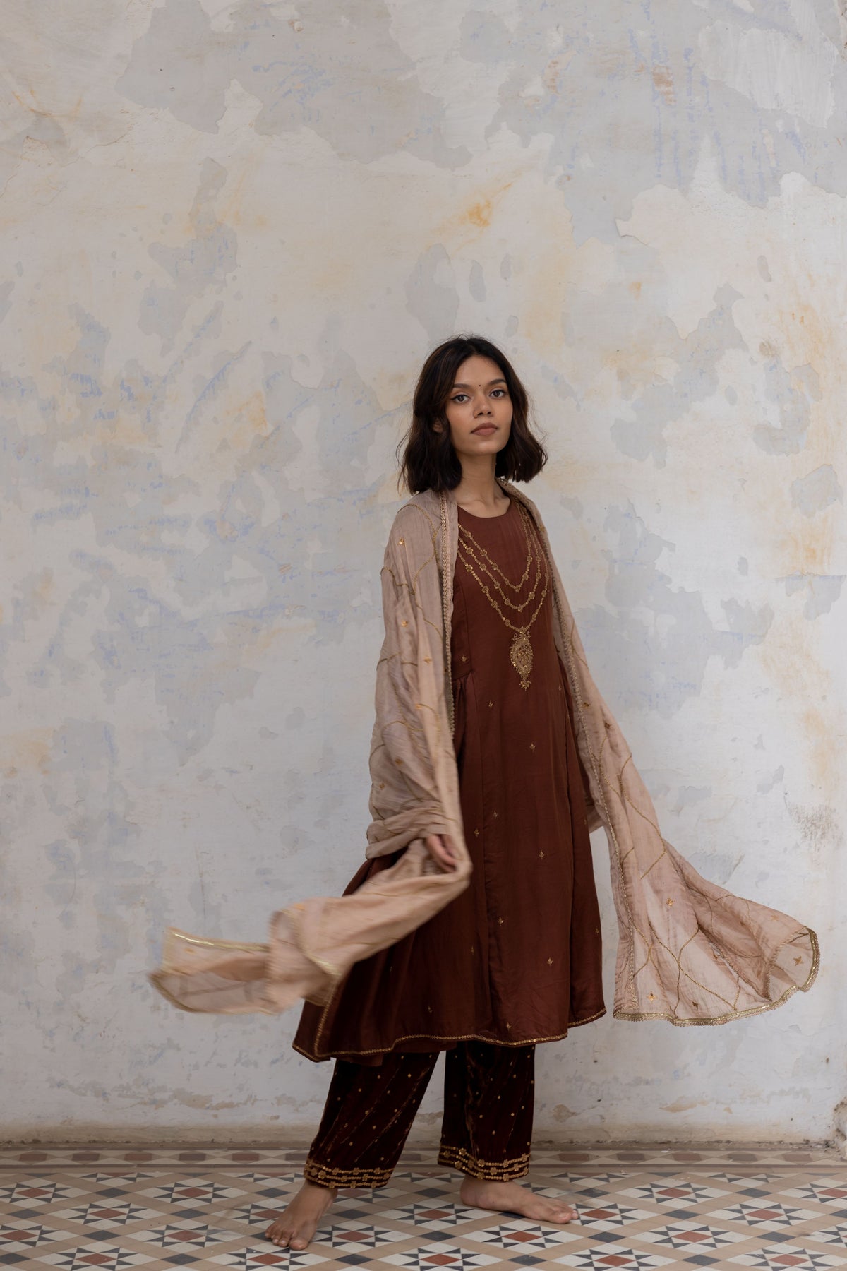 Beige aisha jaal odhani