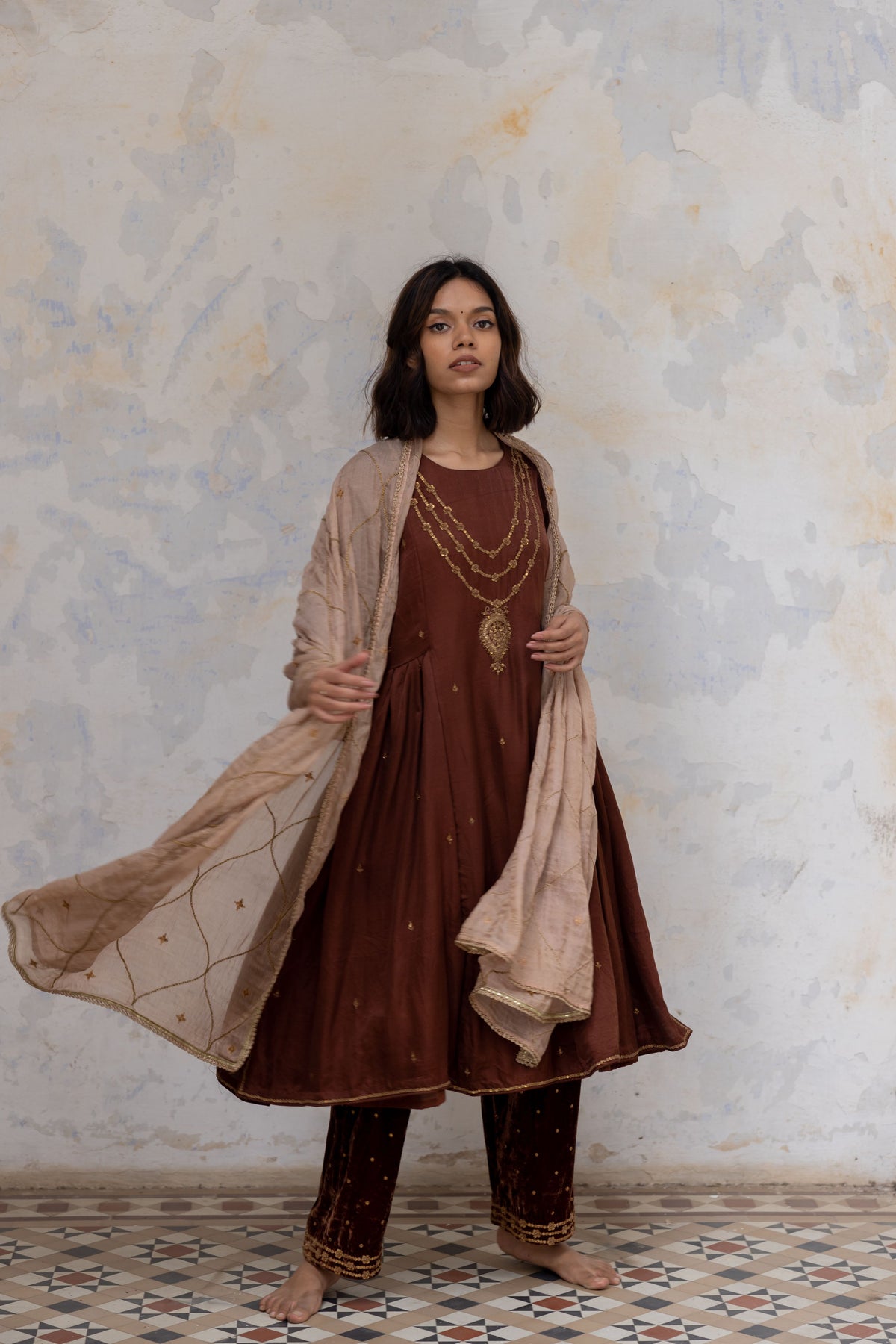 Beige aisha jaal odhani
