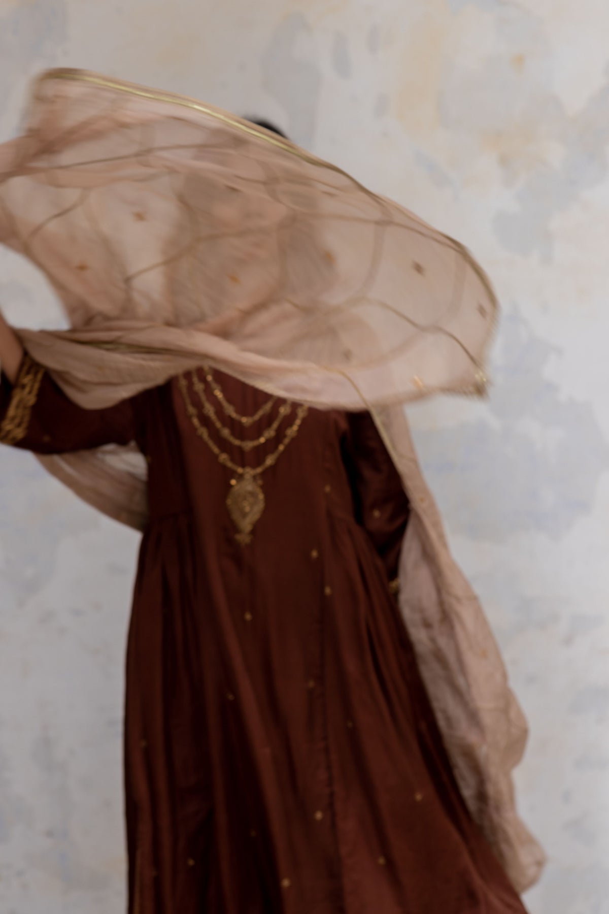 Beige aisha jaal odhani