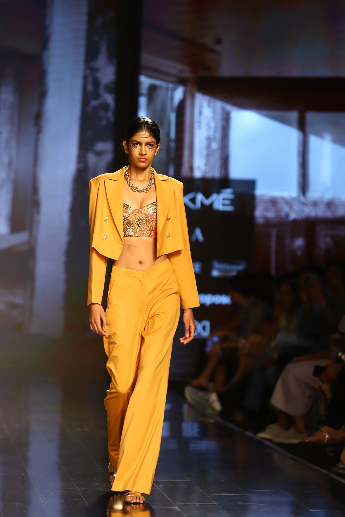 Amber Suiting Crop Blazer Set