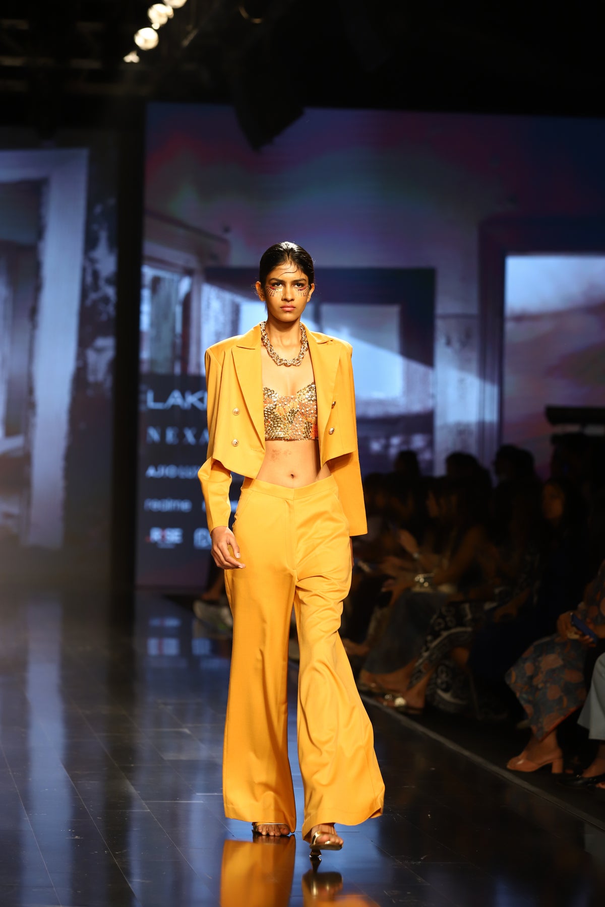 Amber Suiting Crop Blazer Set