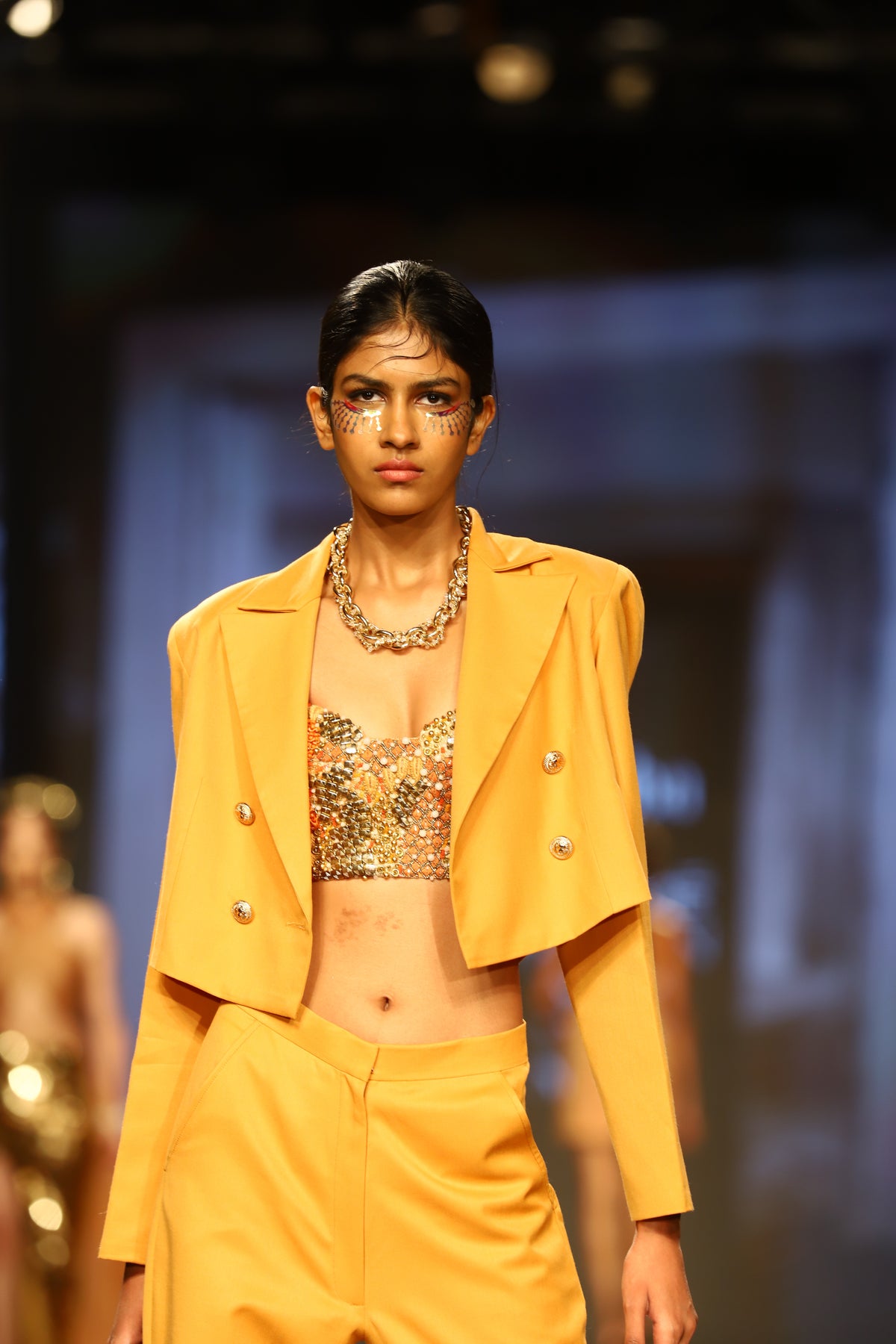 Amber Suiting Crop Blazer Set