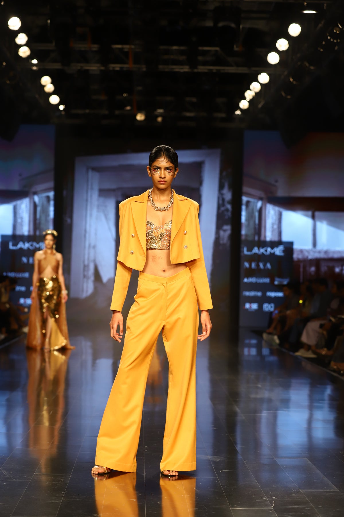 Amber Suiting Crop Blazer Set