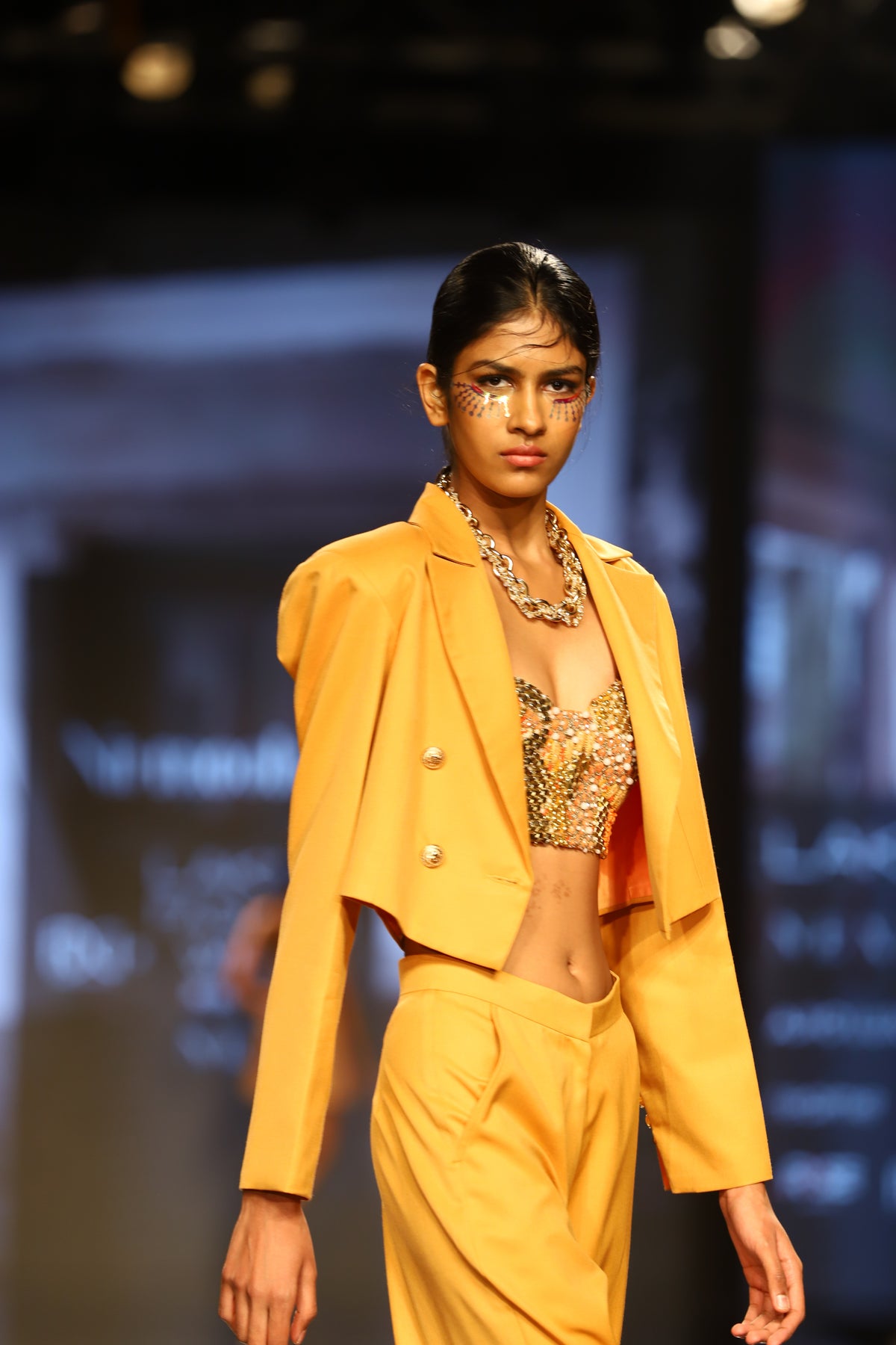 Amber Suiting Crop Blazer Set