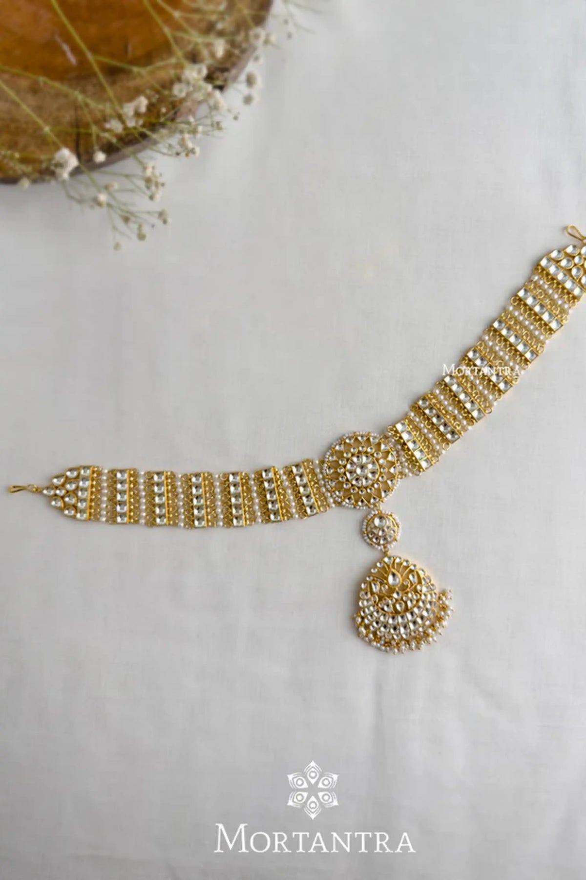 Jadau Kundan Mathapatti in White