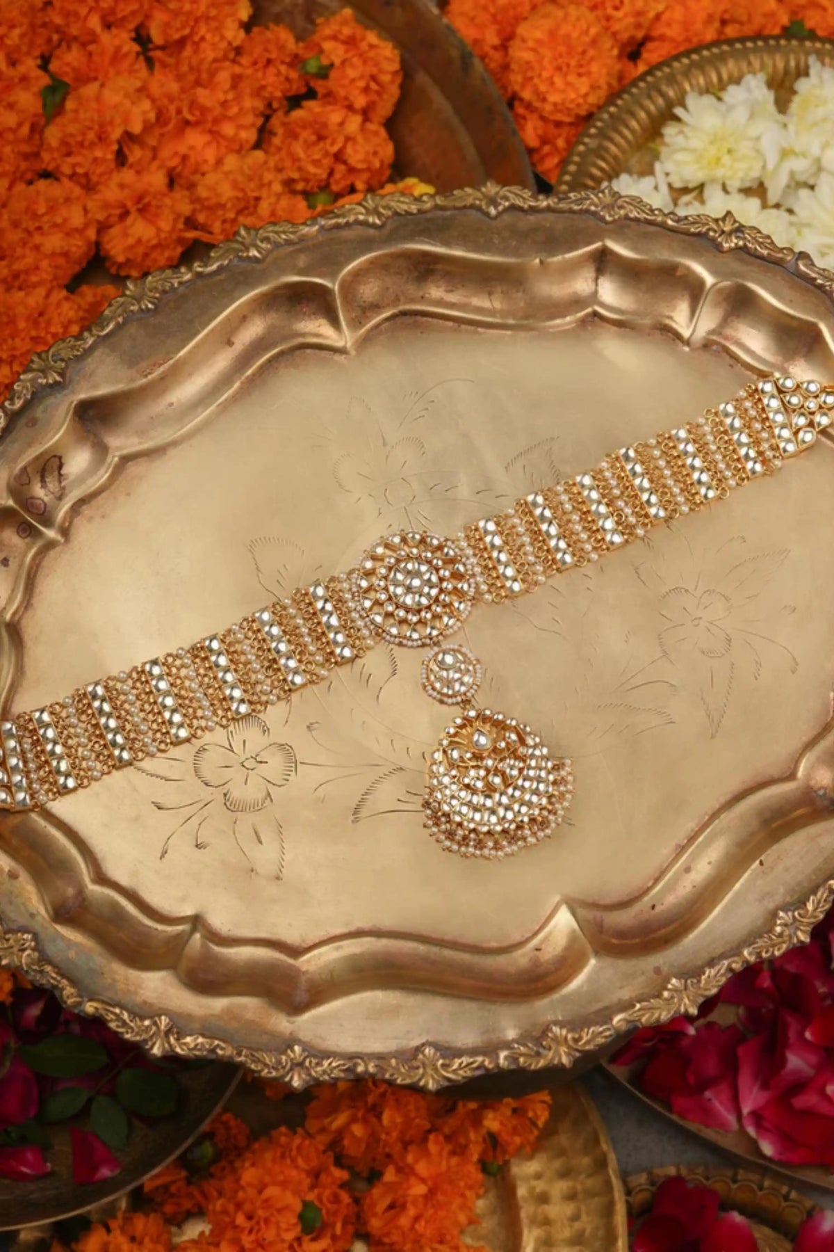 Jadau Kundan Mathapatti in White