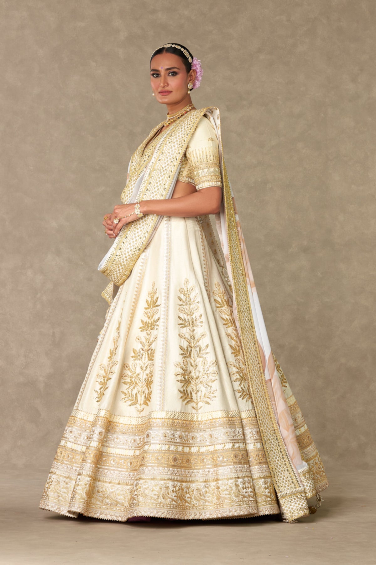 Ivory Neel-kamal Lehenga Set