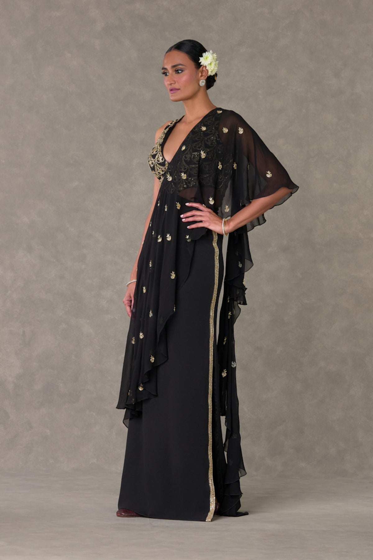 Black &#39;paan-phool&#39; Saree Gown