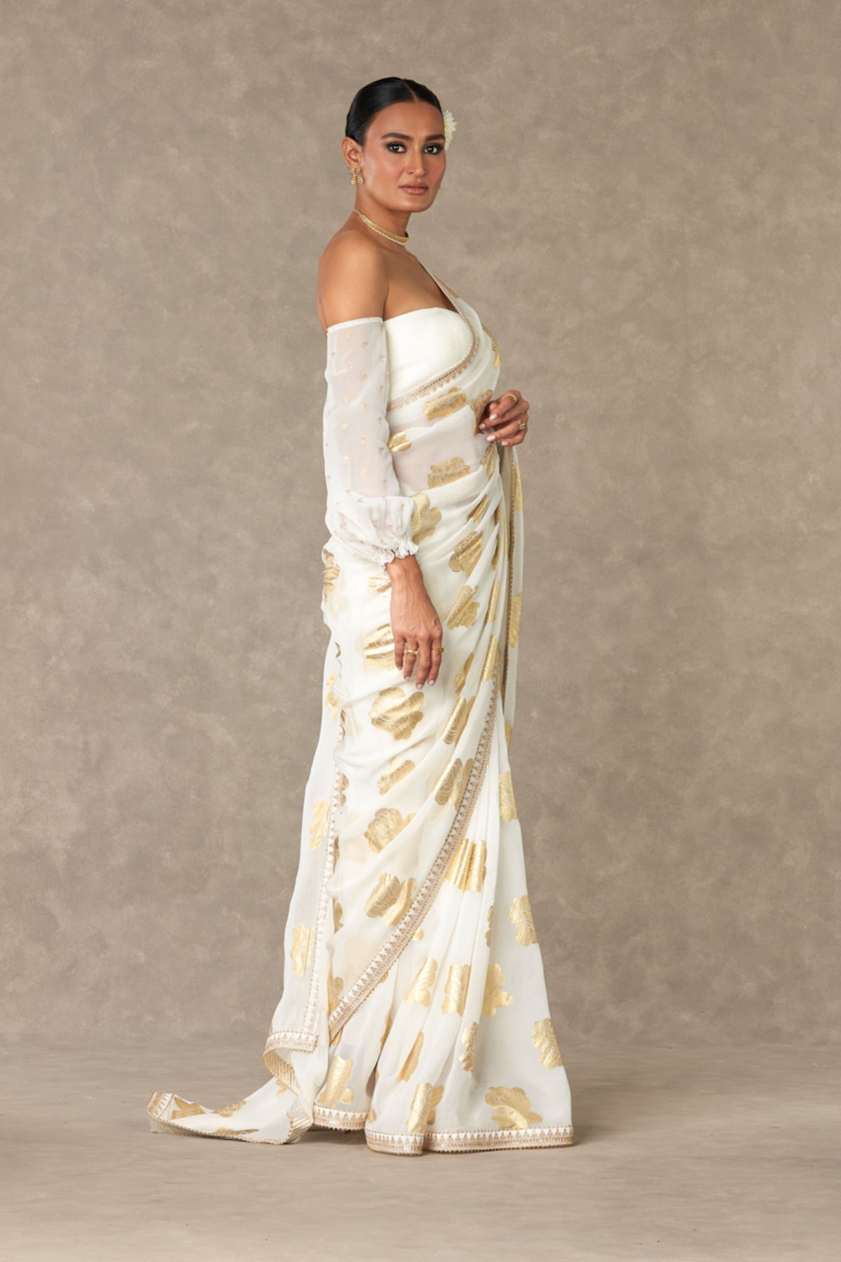 Ivory &#39;gulaab&#39; Saree