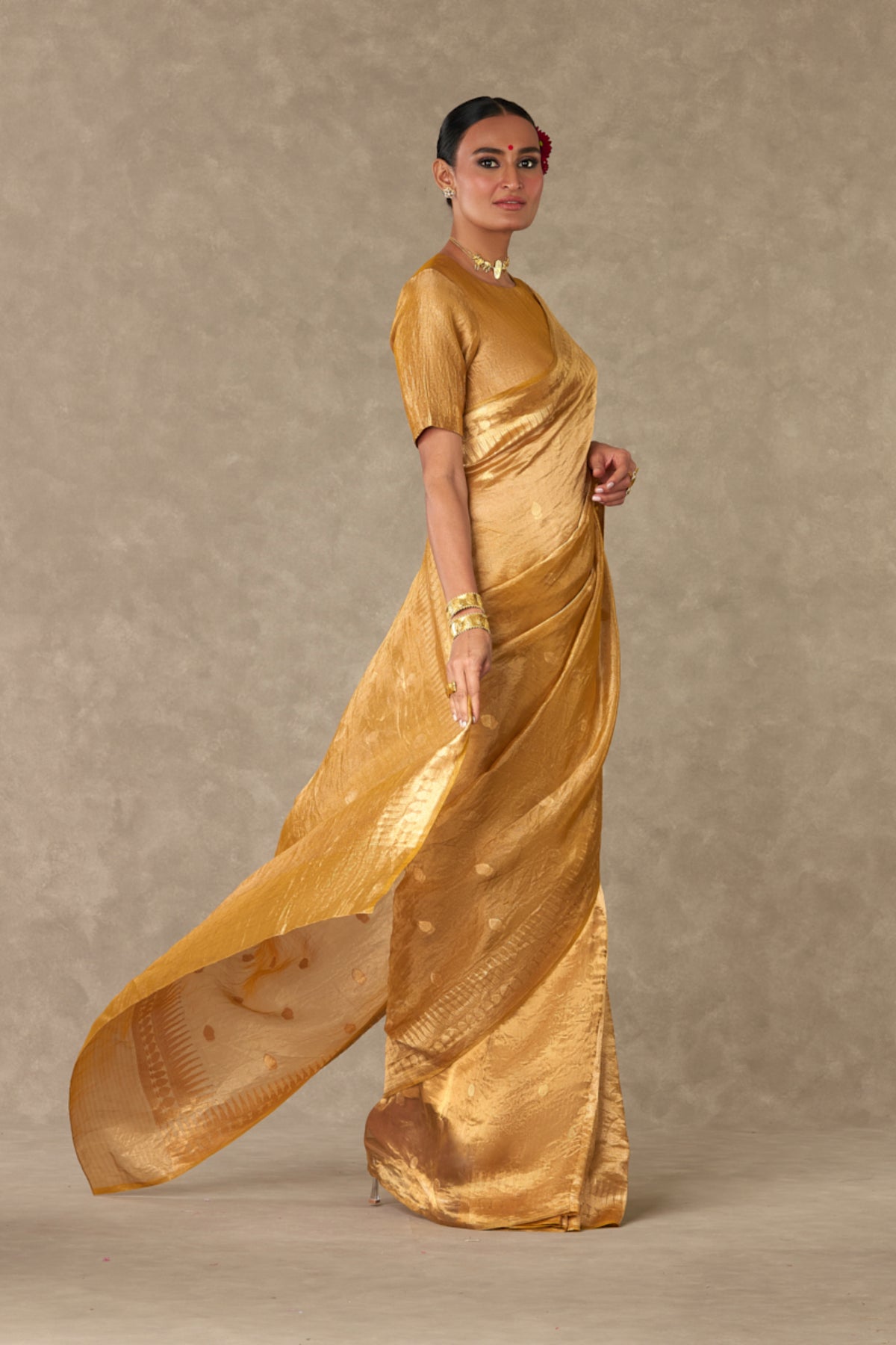 &#39;Sunehri&#39; Tissue Saree