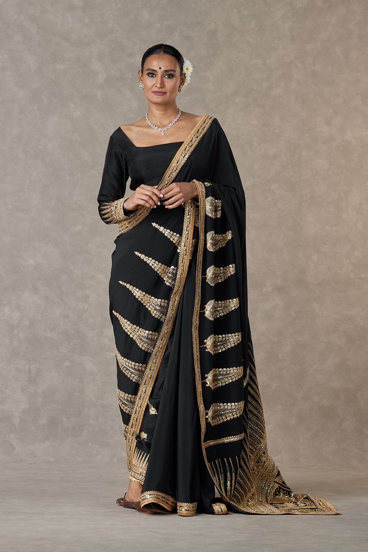 Black &#39;son-patti&#39; Saree Set