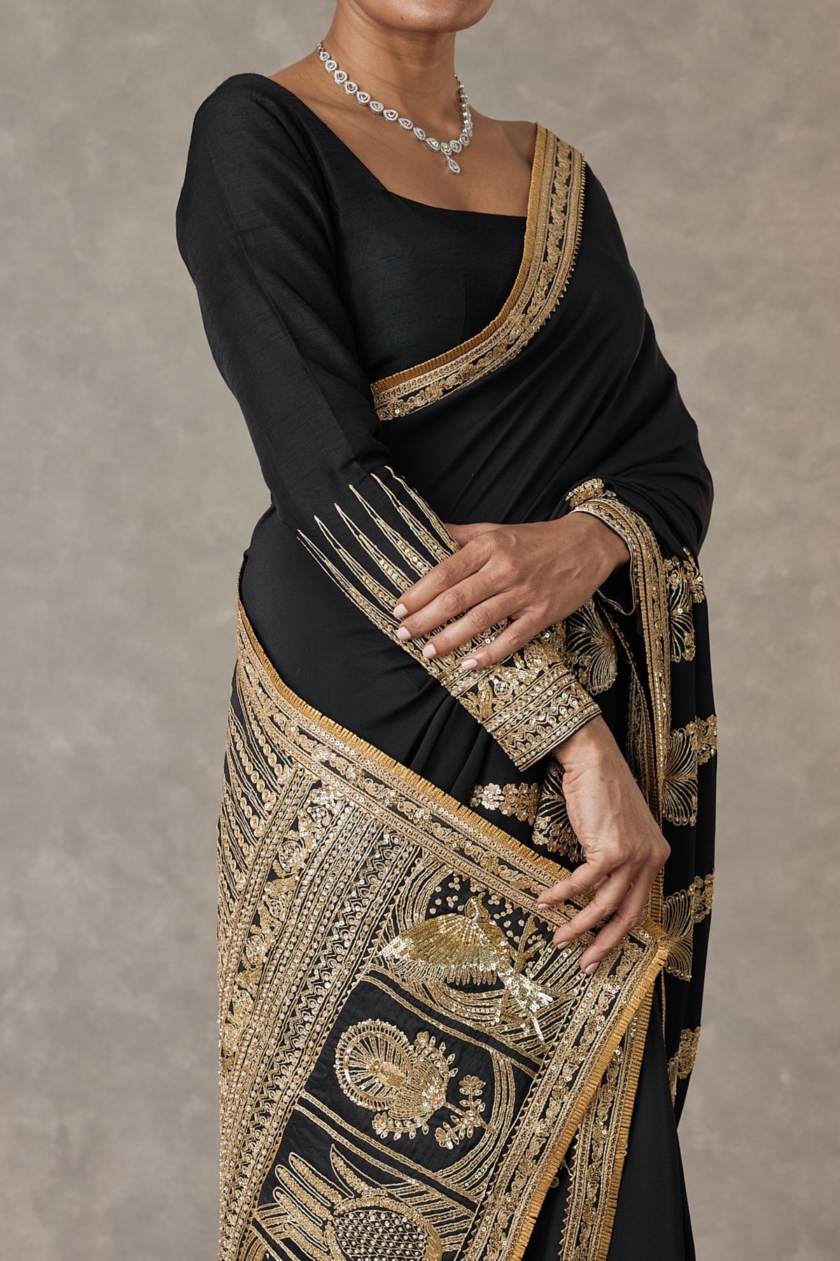 Black &#39;son-patti&#39; Saree