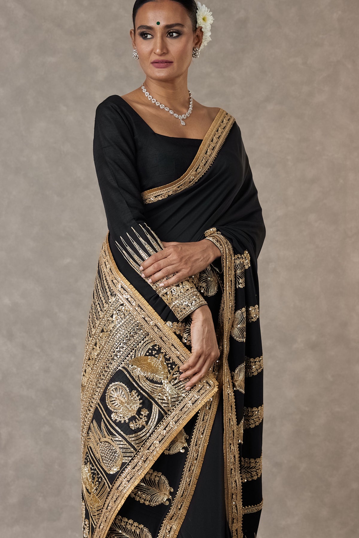 Black &#39;son-patti&#39; Saree Set