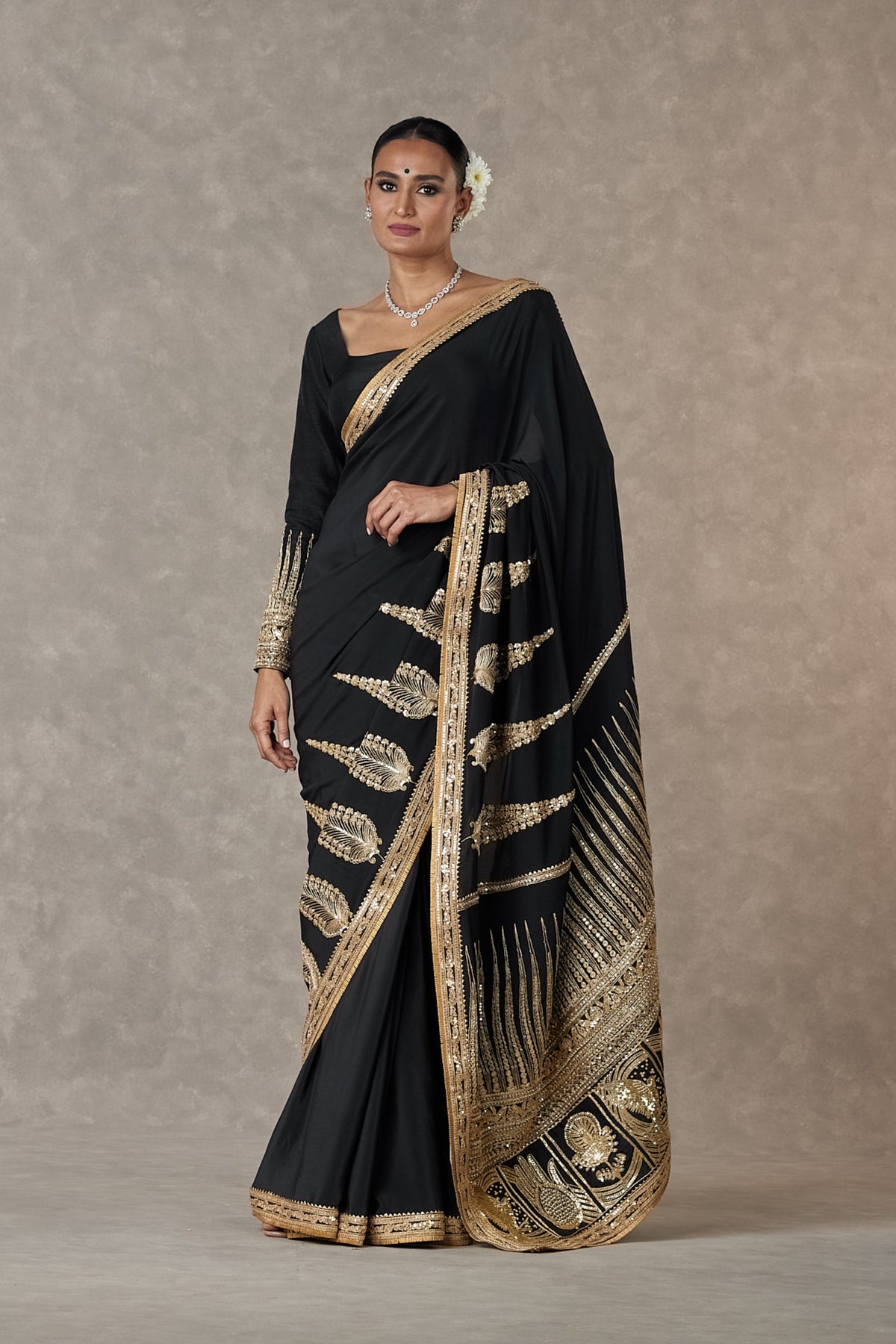 Black &#39;son-patti&#39; Saree