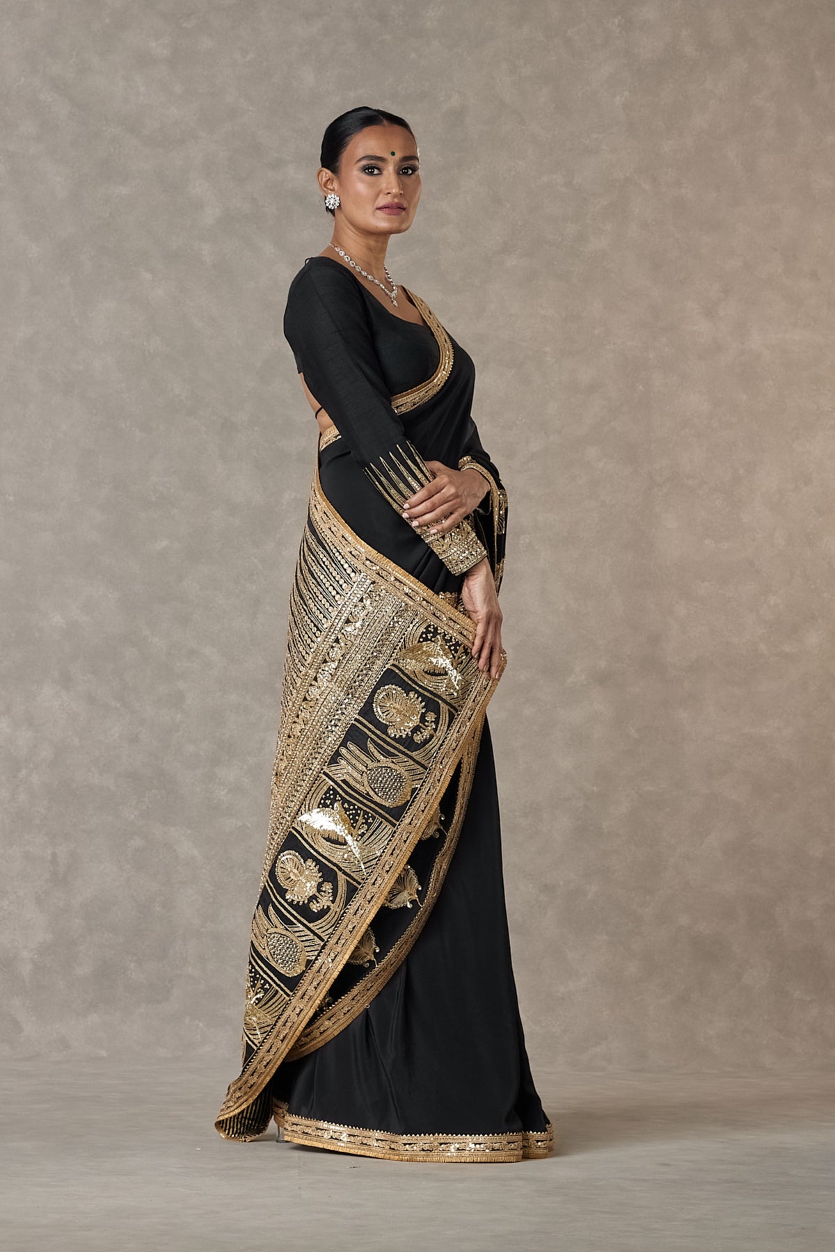 Black &#39;son-patti&#39; Saree