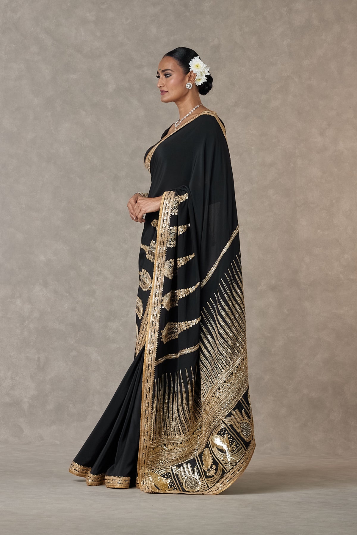 Black &#39;son-patti&#39; Saree