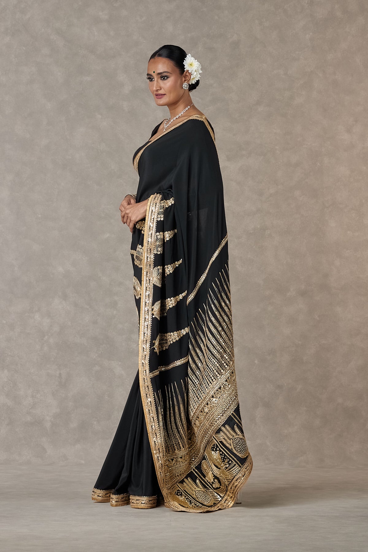 Black &#39;son-patti&#39; Saree