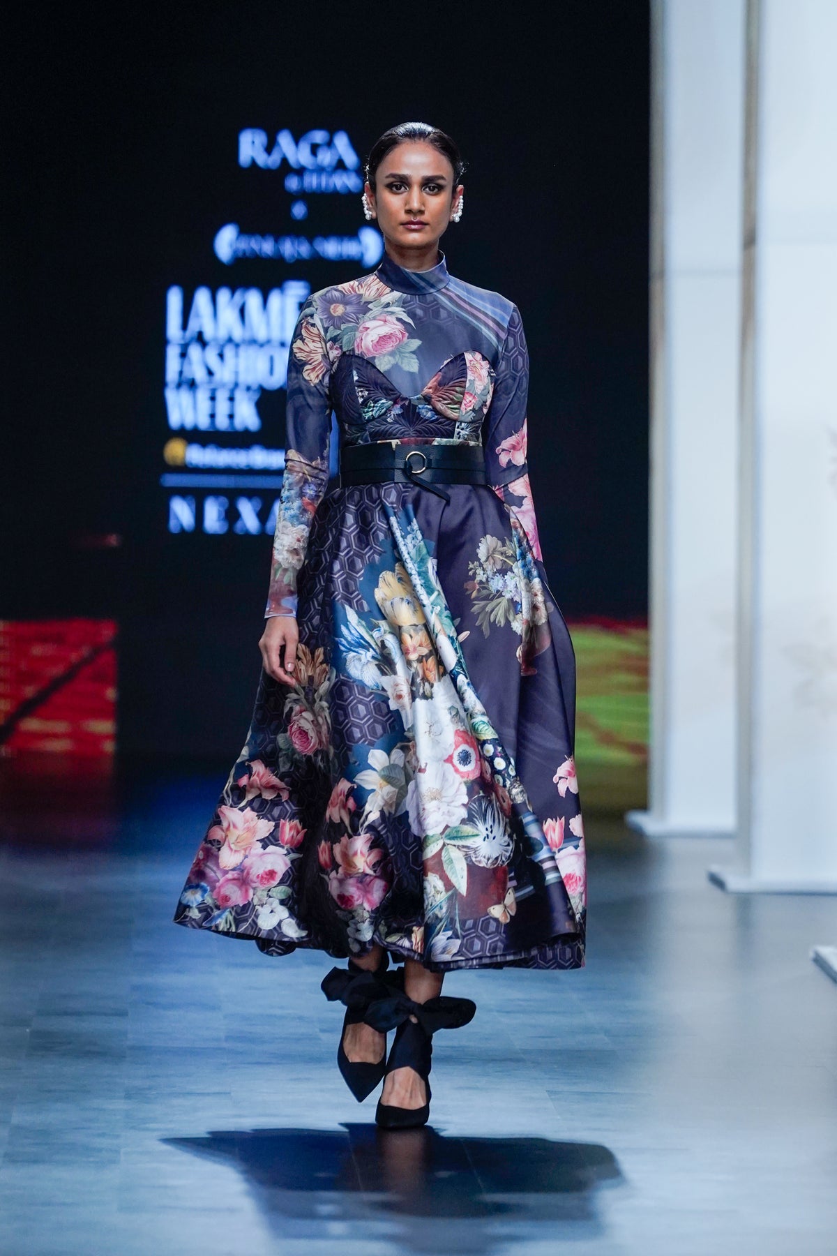 The noire flower garden skirt