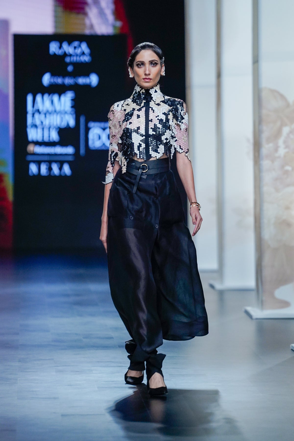 The noire articulate skirt