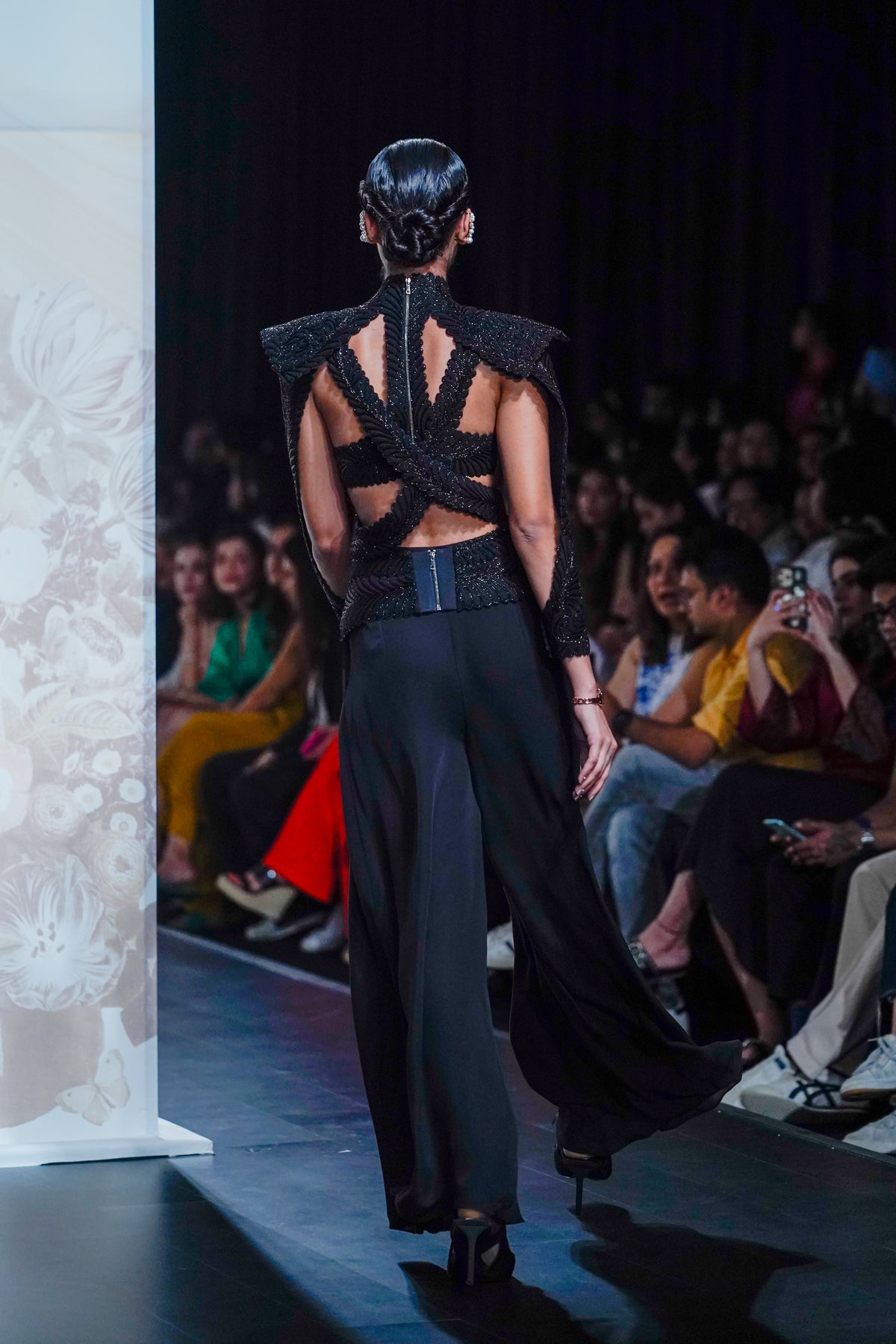 The noire pleated pants