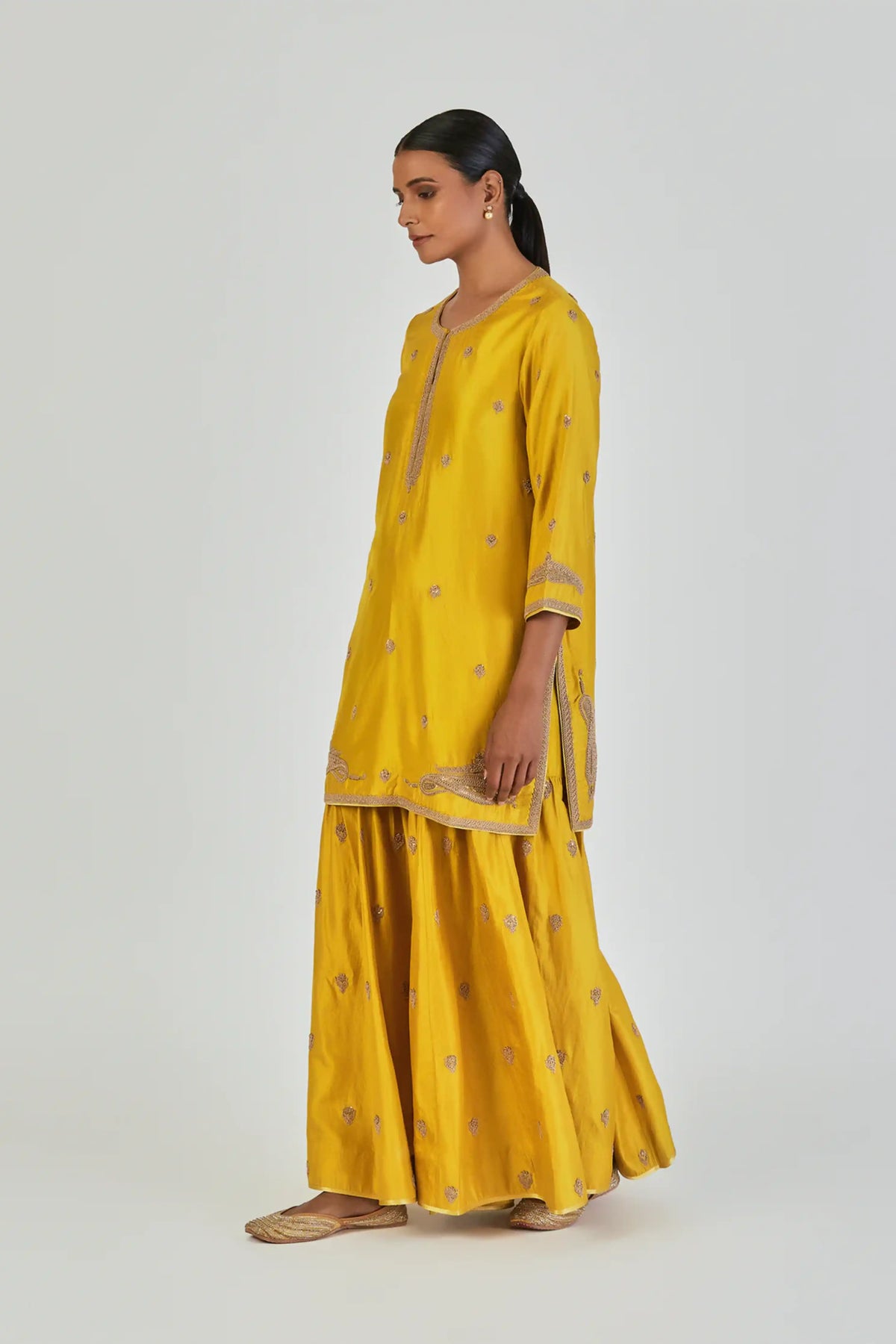 Zehba Kurta And Sharara