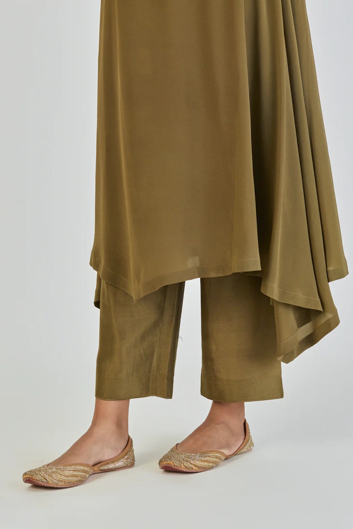 Laali Kurta And Pant
