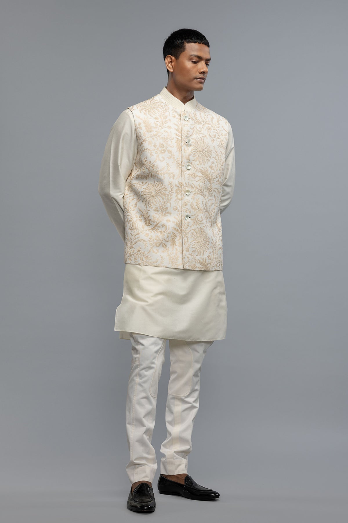 Bundi With Resham Embroidery