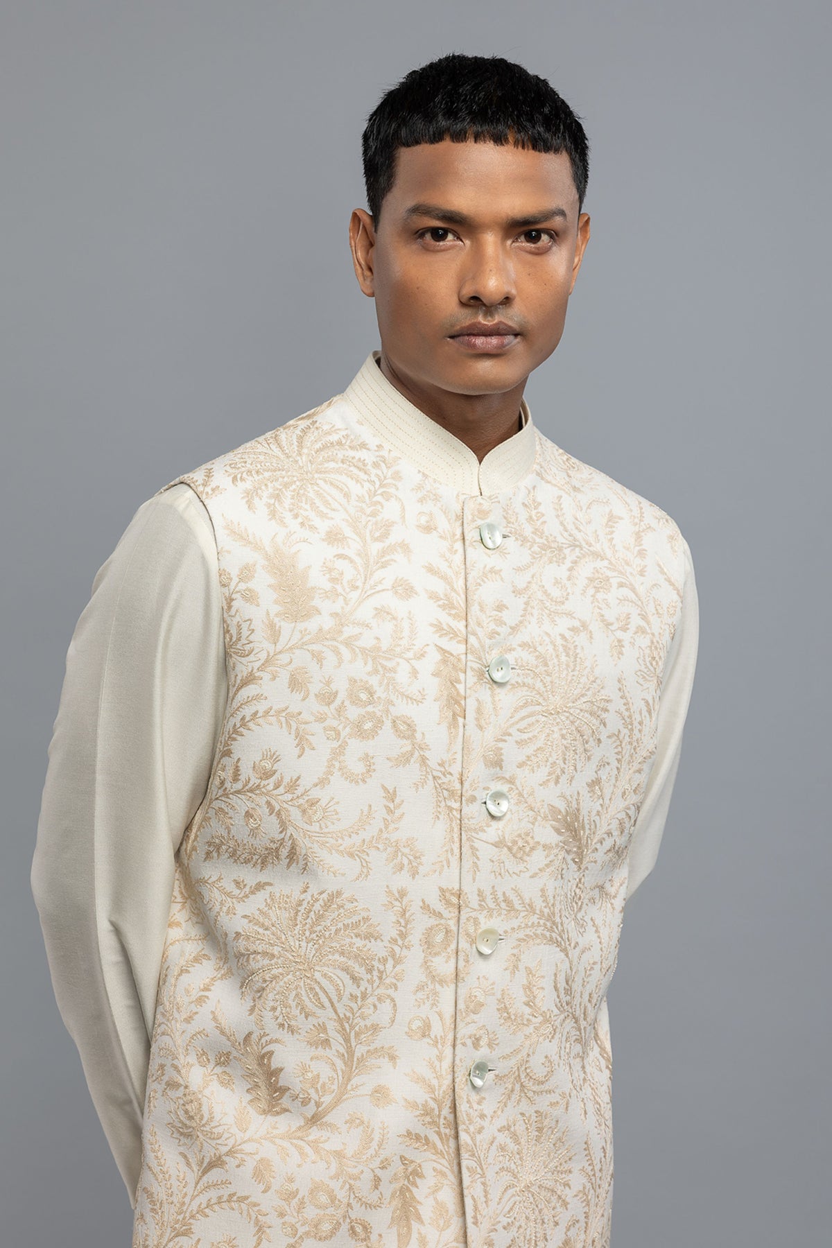Bundi With Resham Embroidery