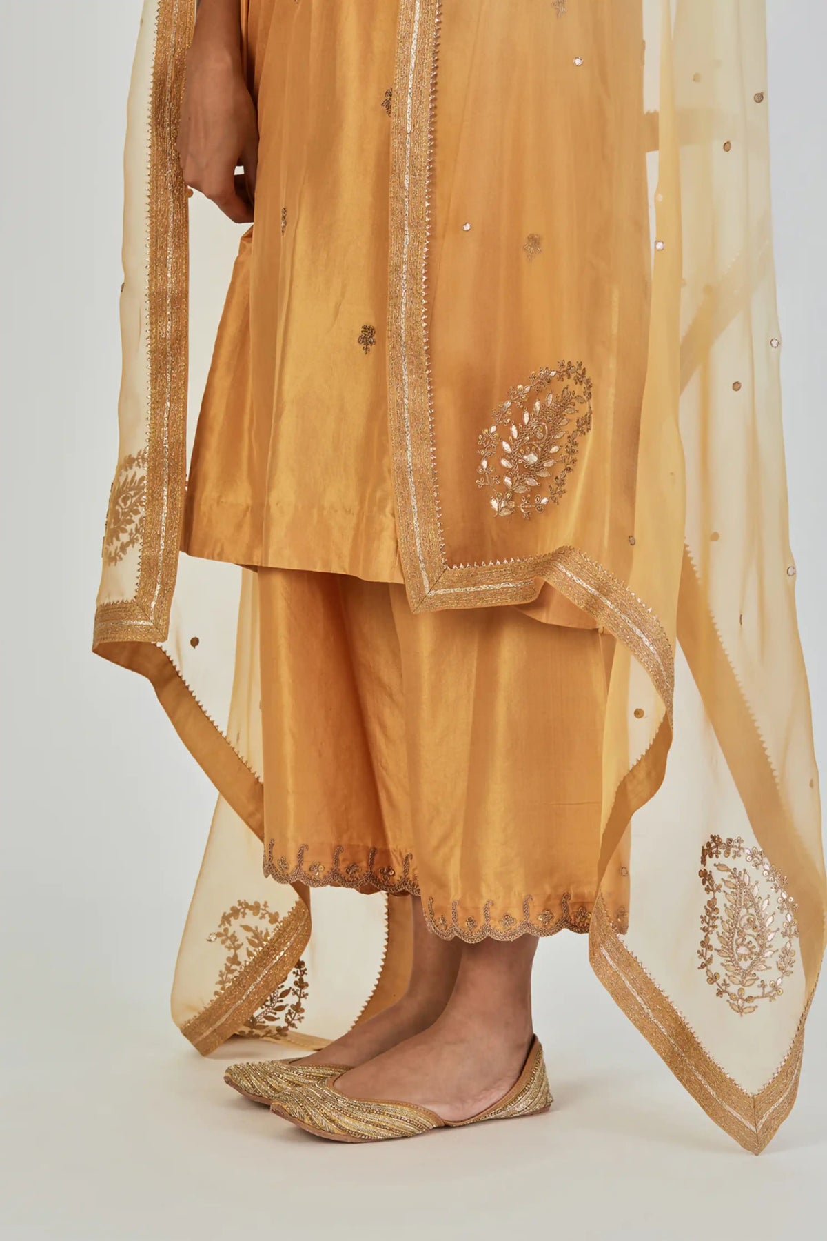 Myra Dupatta