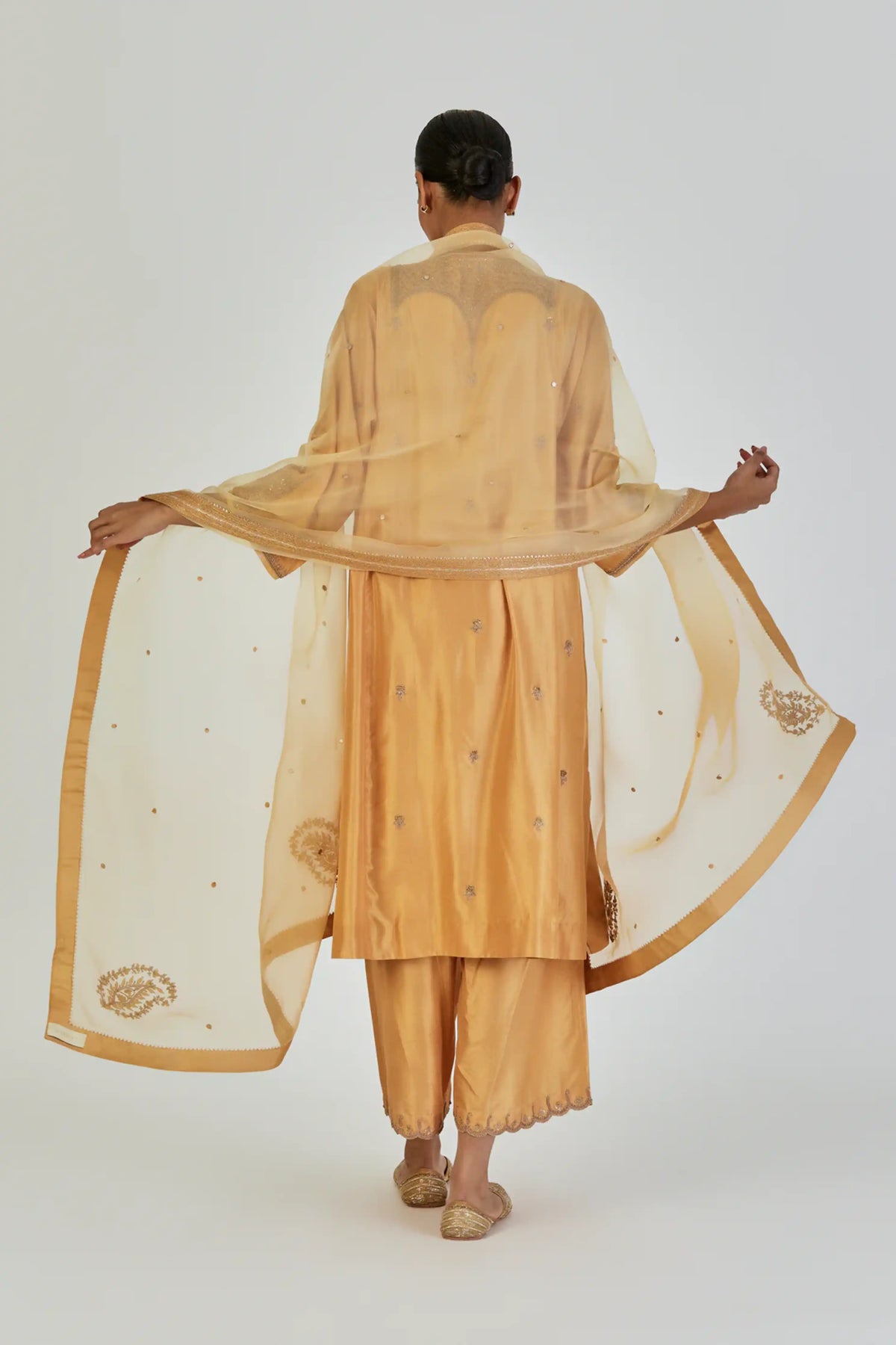 Myra Dupatta