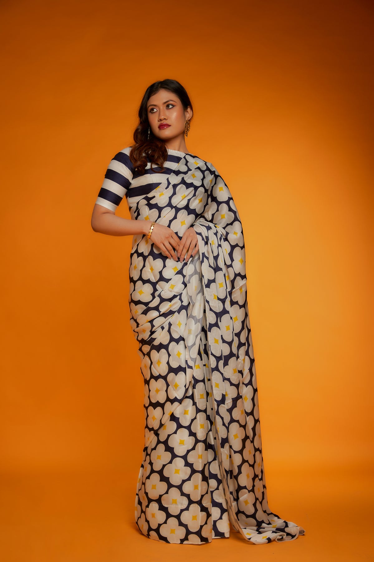 Blue &amp; white floral printed saree