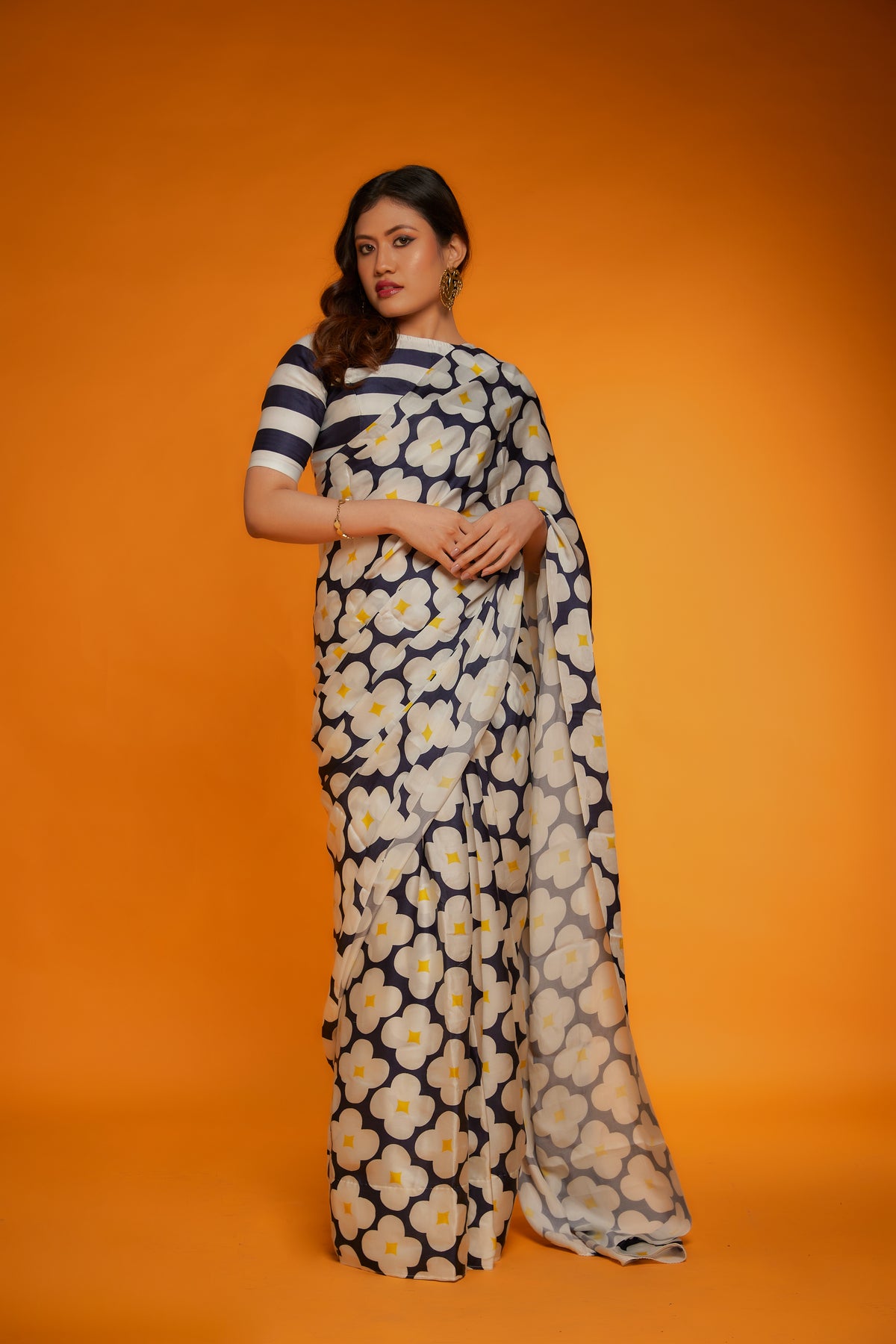 Blue &amp; white floral printed saree