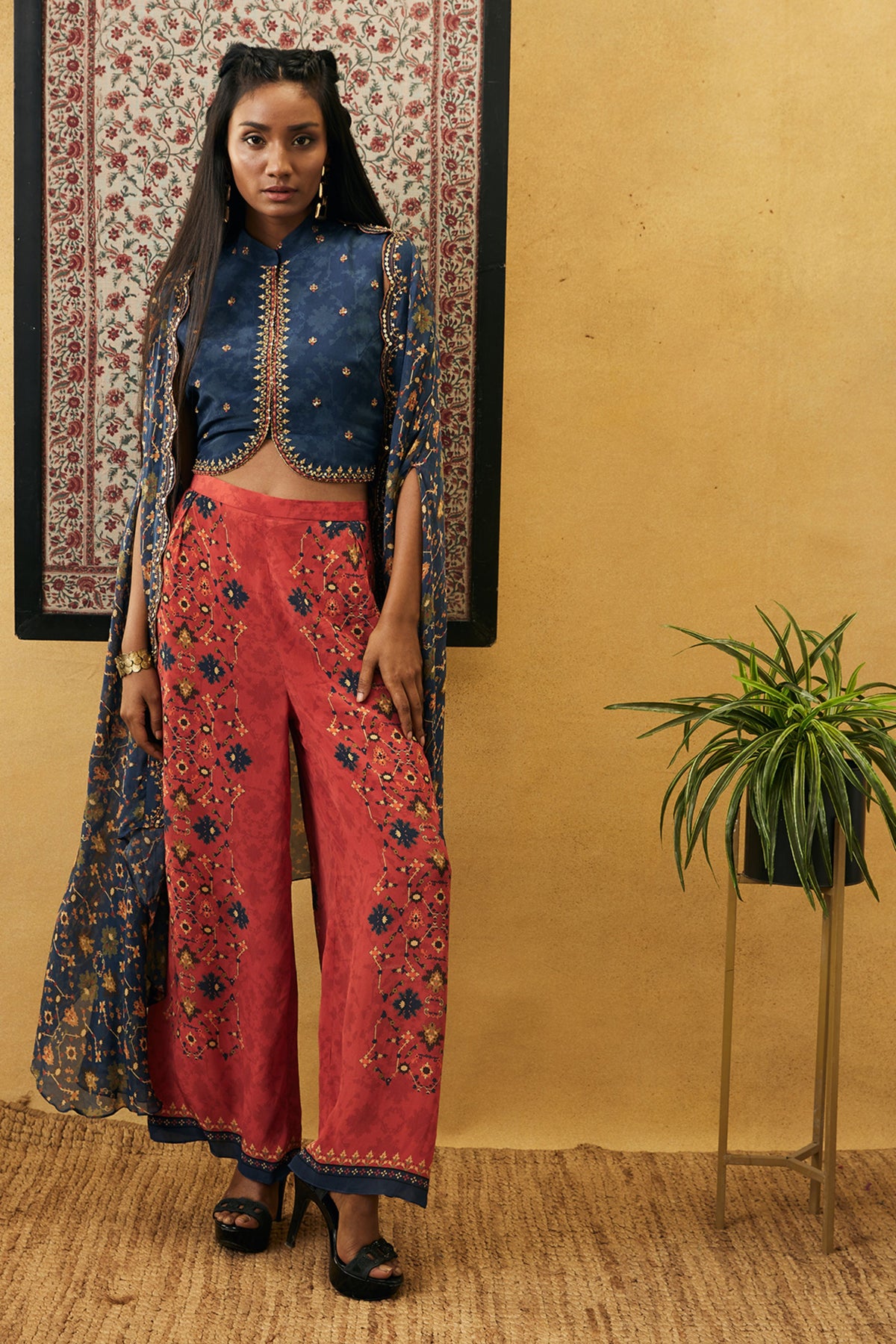 Zahra Co-ord Set With Cape