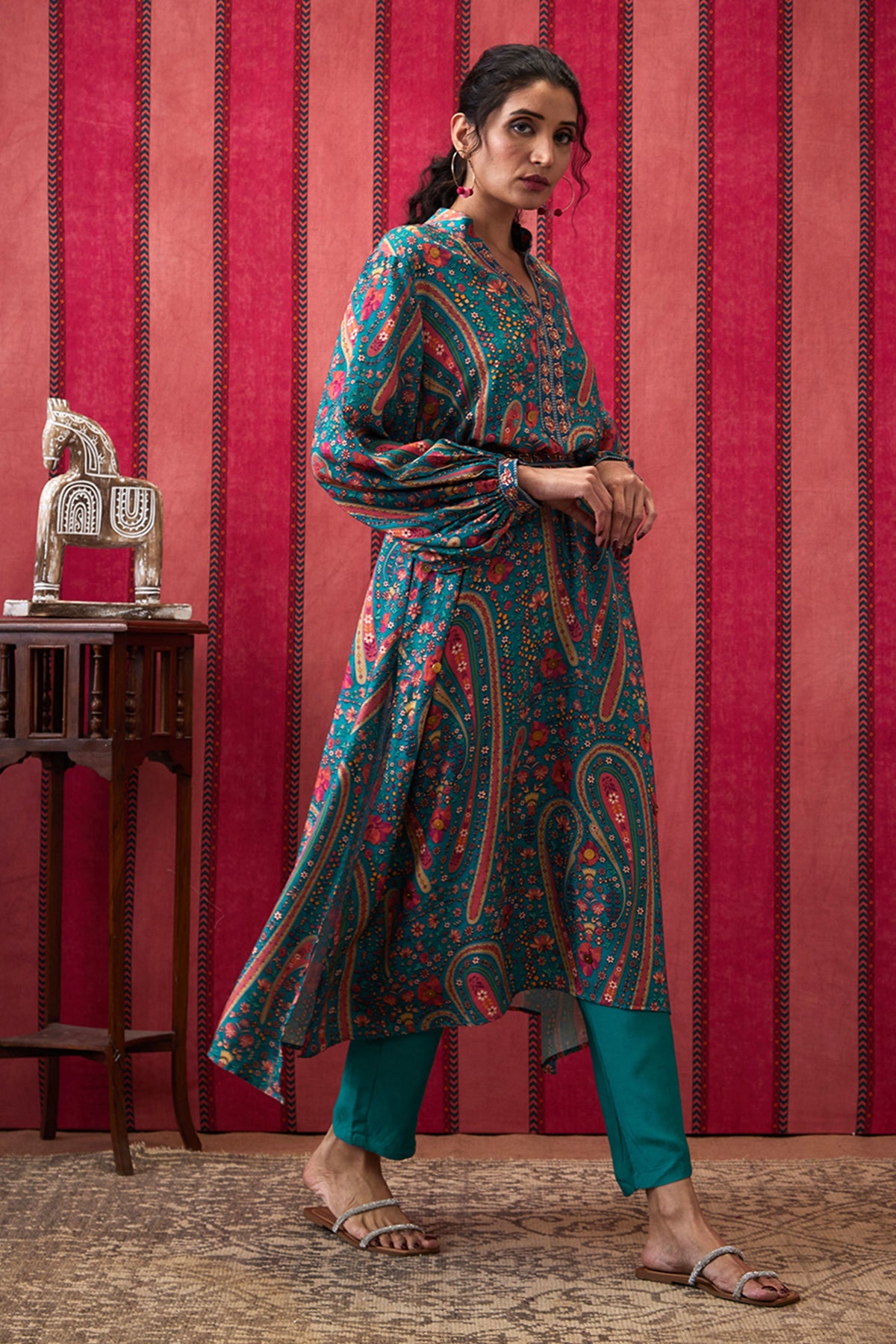 Qala Embroidered Kurta Set With Belt