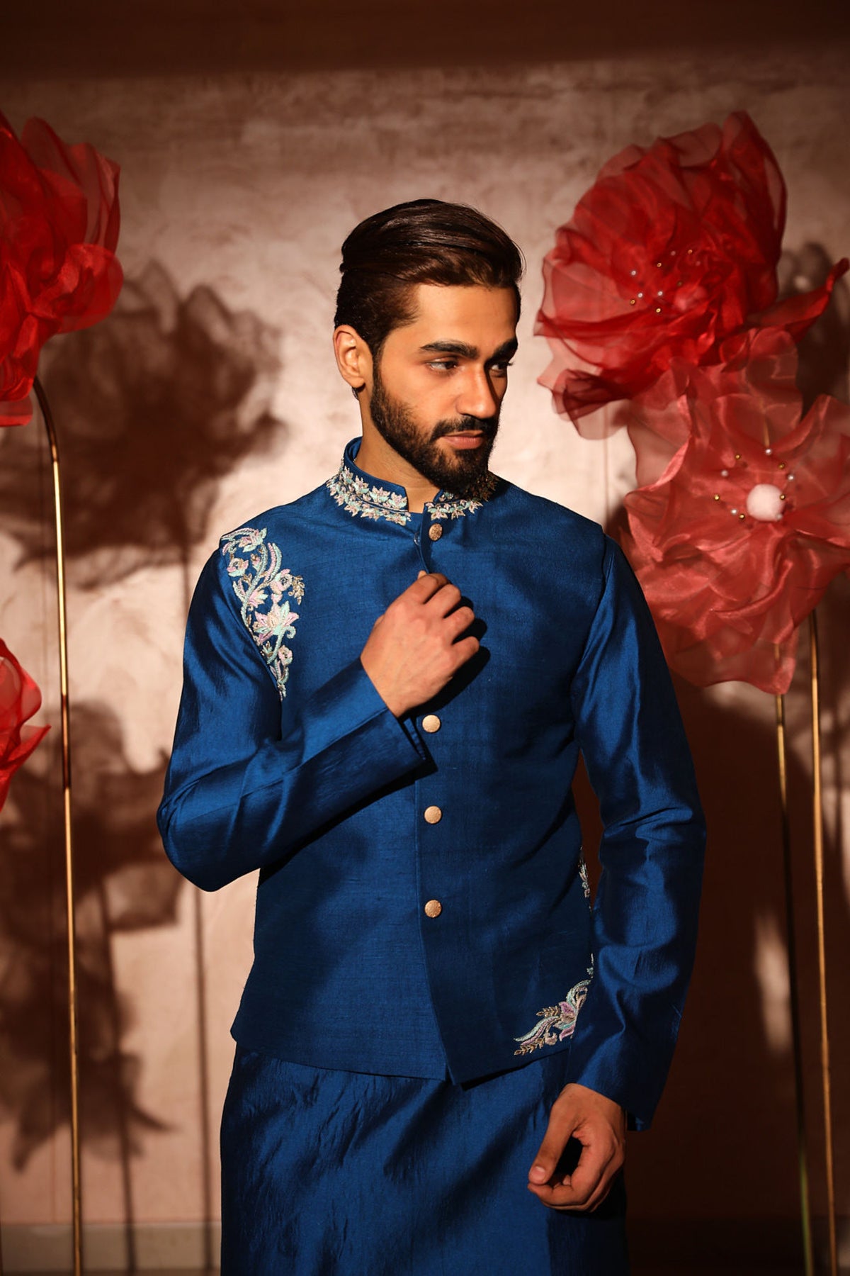 Royal blue embroided bandi set