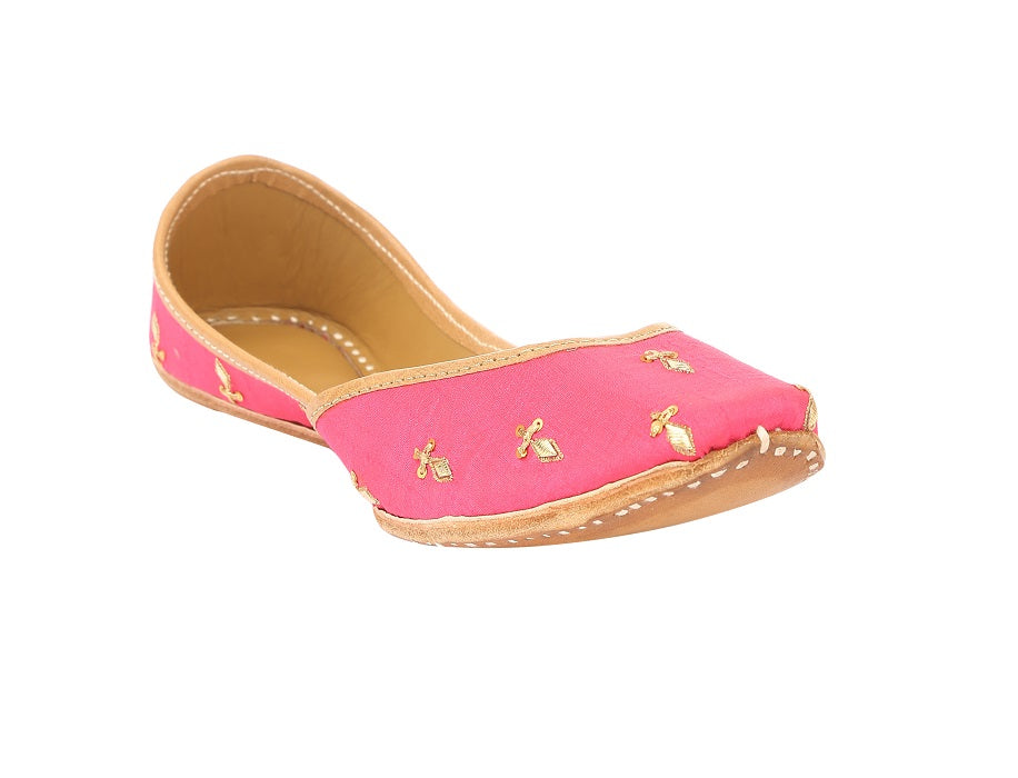Silk jutti in pink