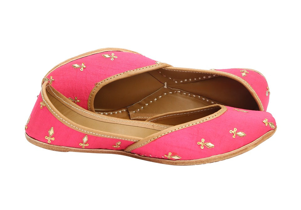 Silk jutti in pink