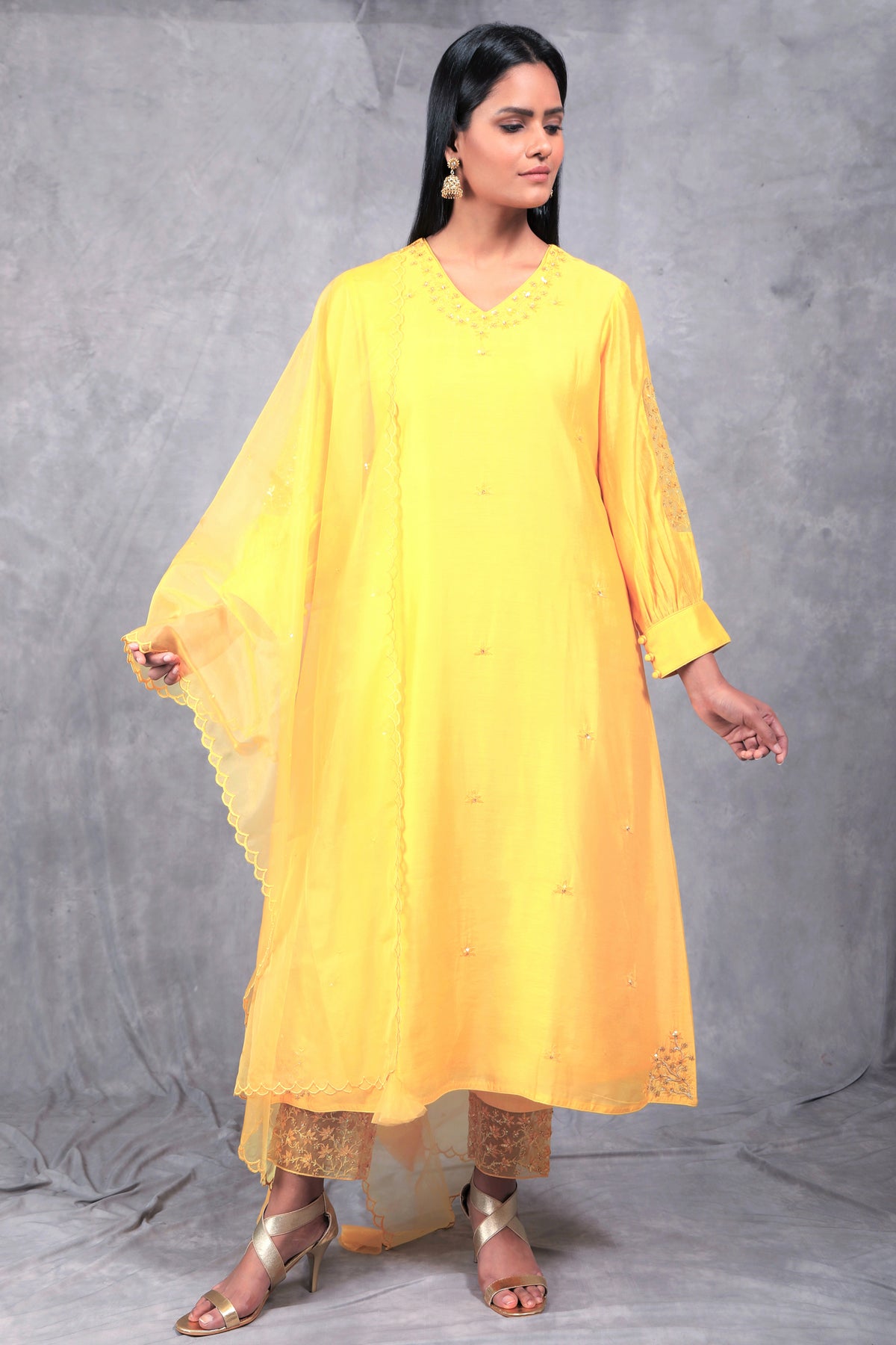 Basant v-neck kurta set