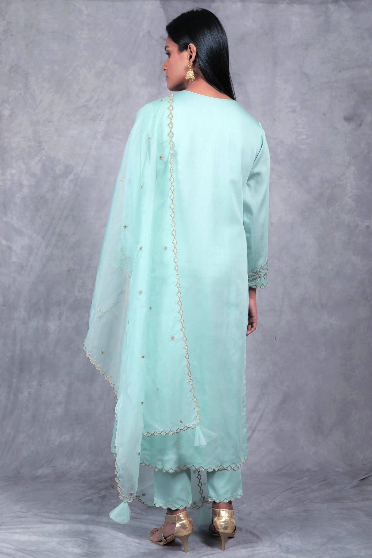 Noor v-neck kurta set