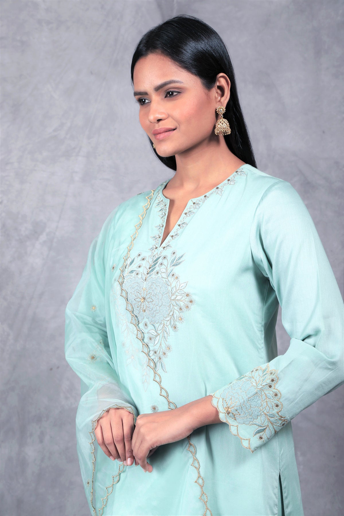 Noor v-neck kurta set