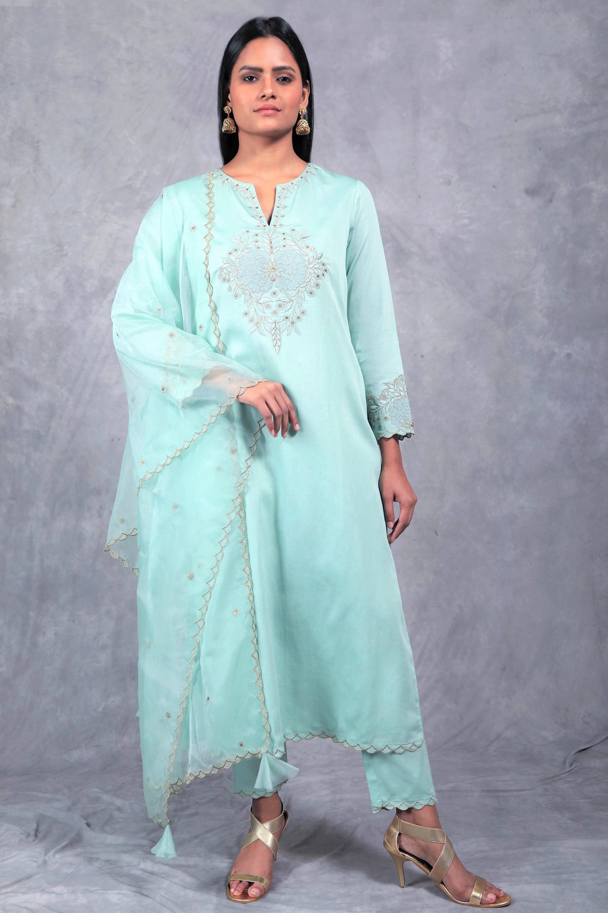 Noor v-neck kurta set