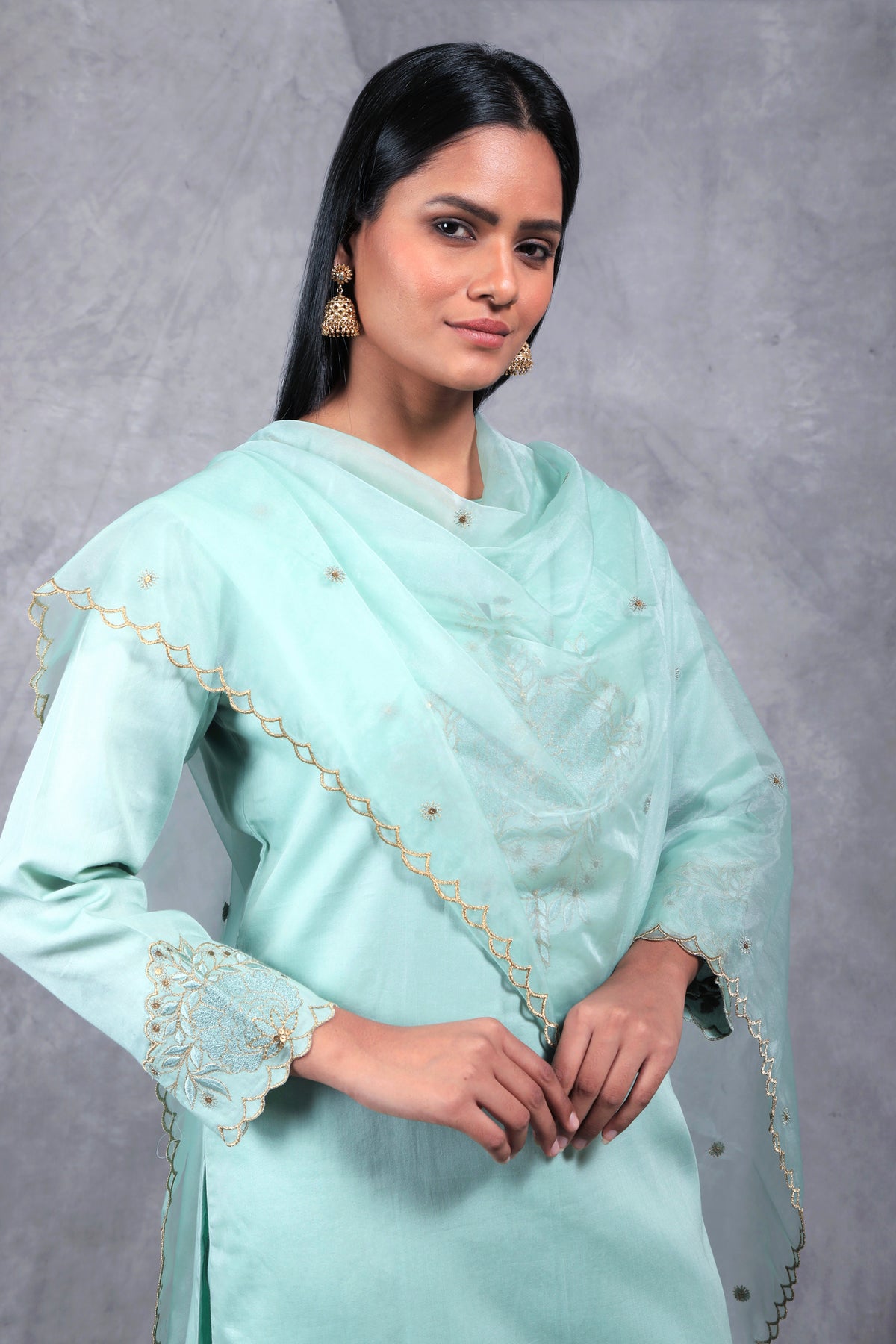 Noor v-neck kurta set