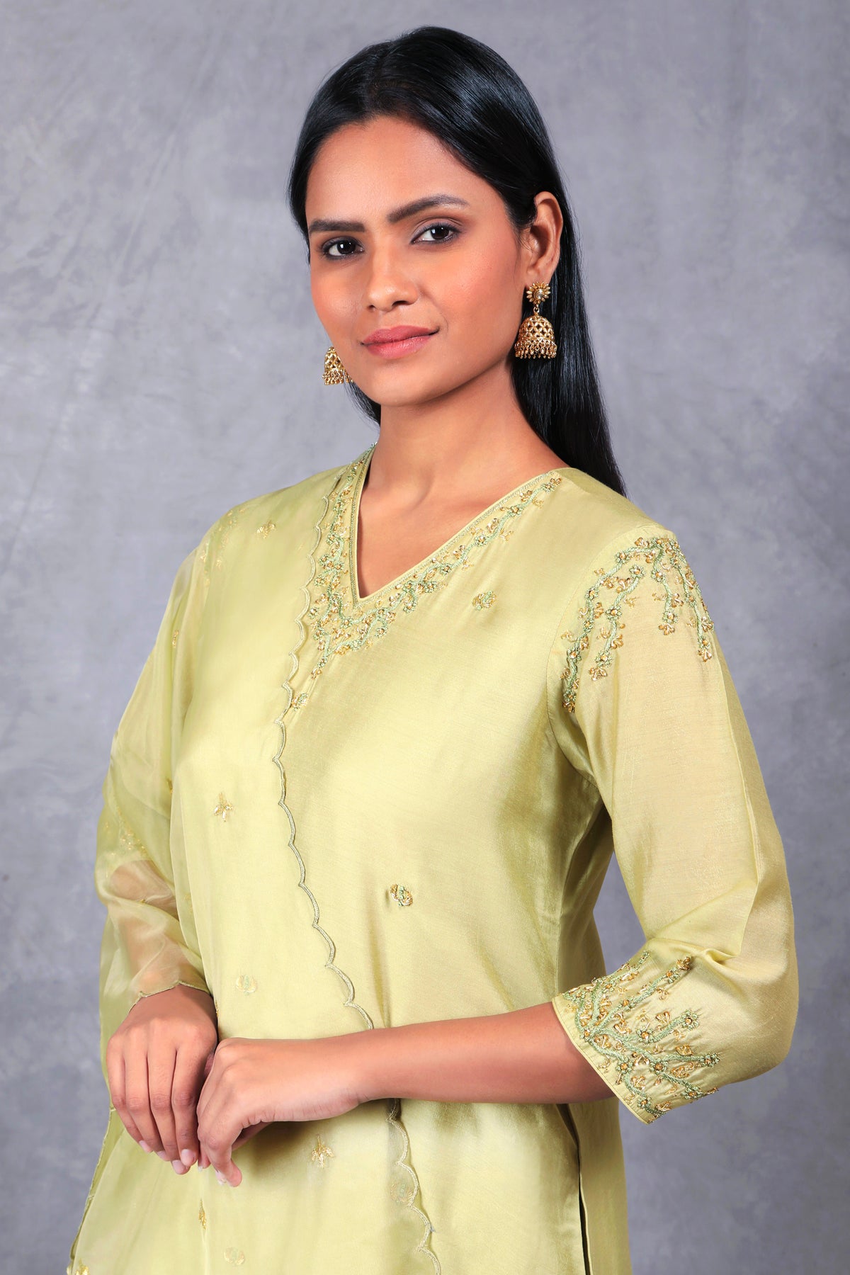 Pushti v-neck kurta set