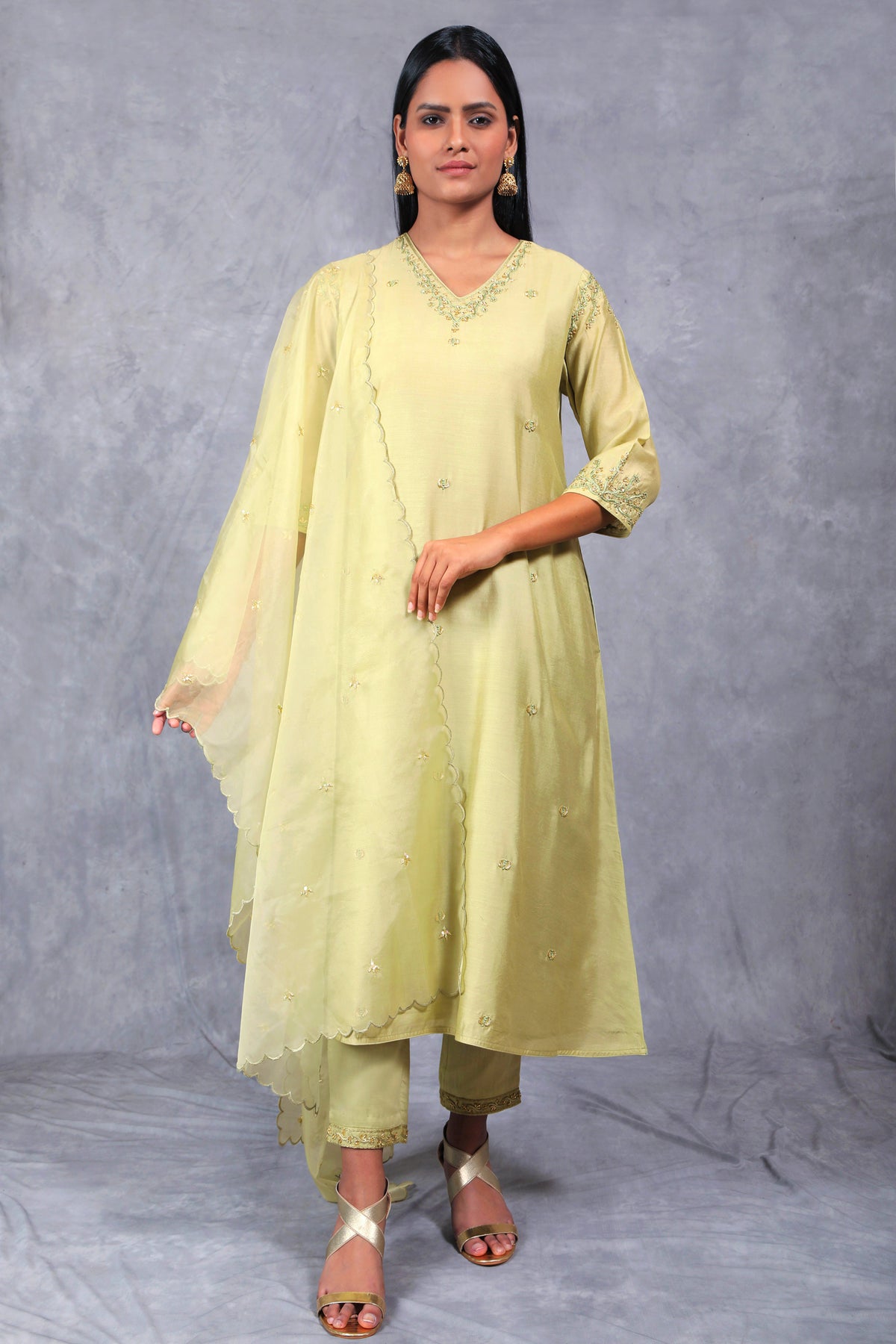 Pushti v-neck kurta set