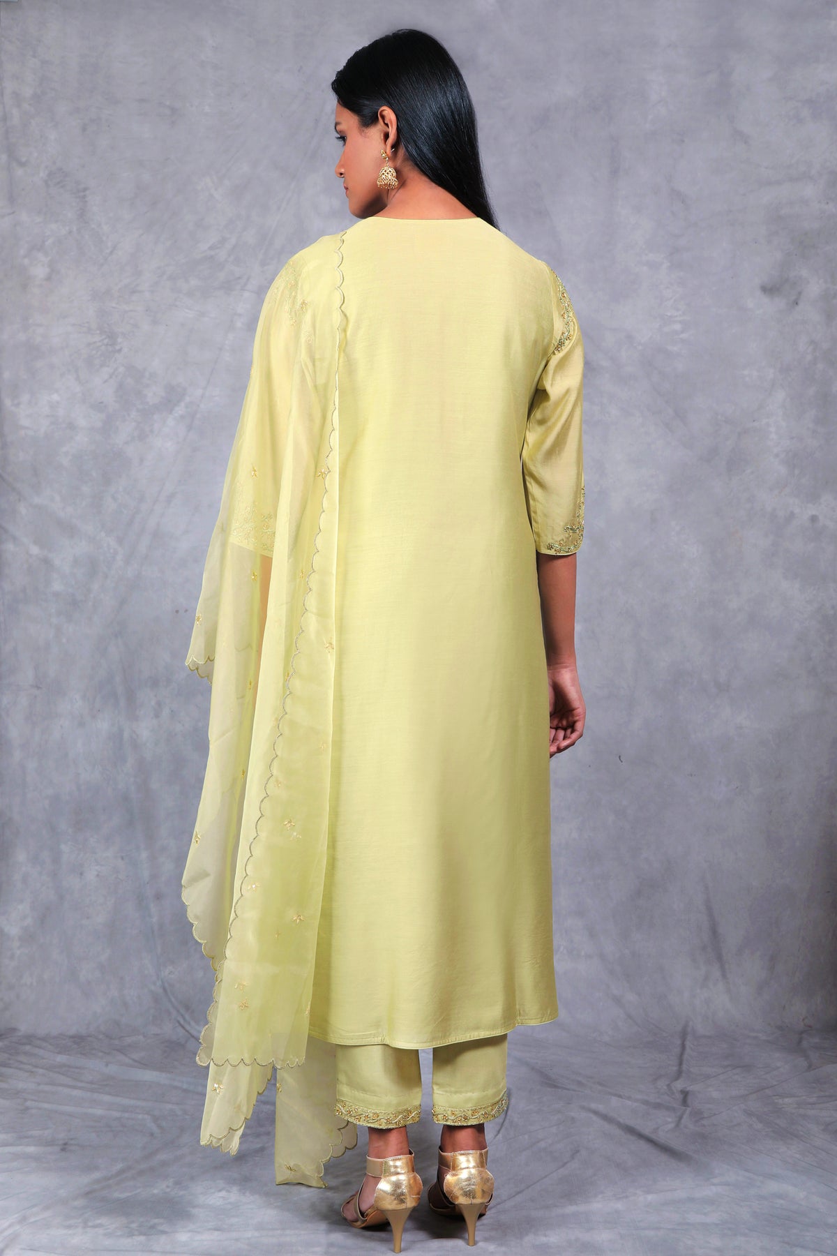 Pushti v-neck kurta set