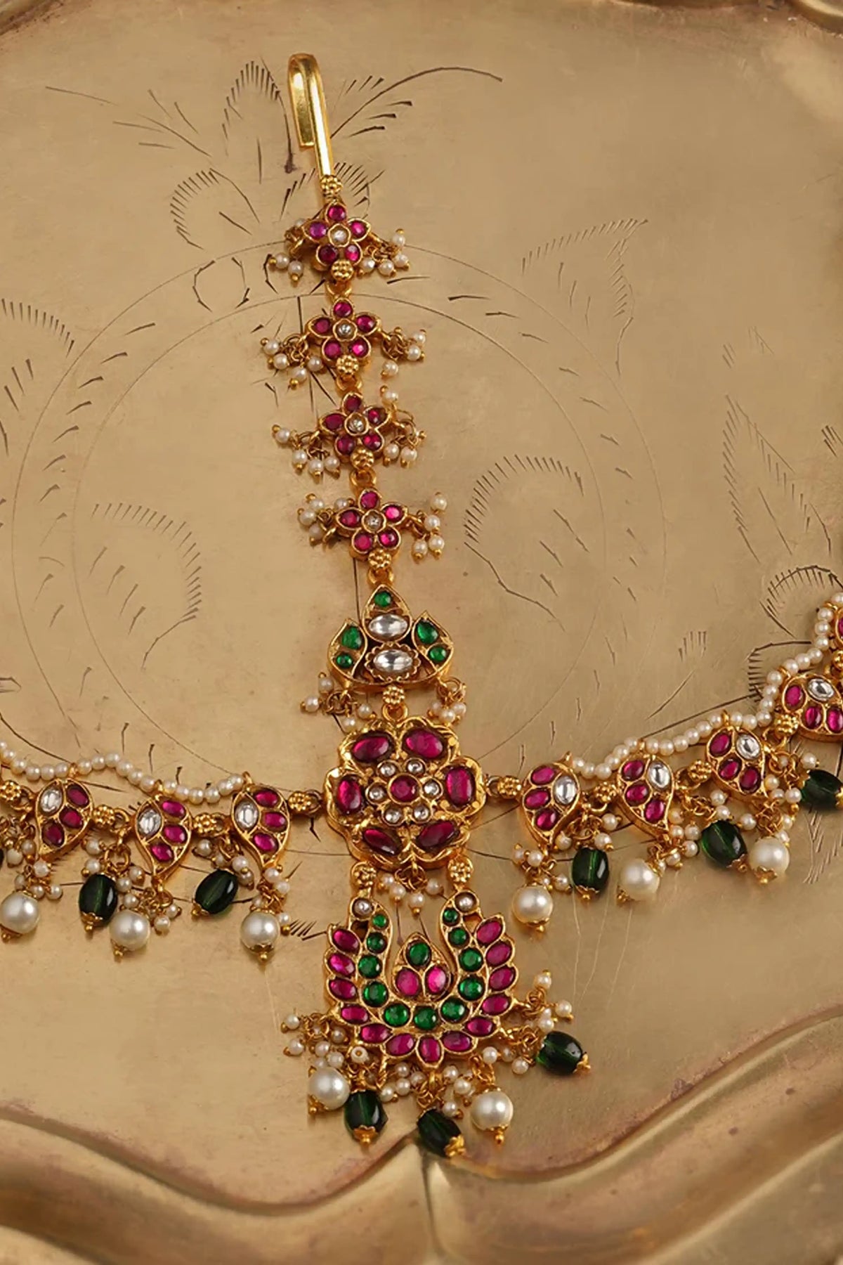 Temple Jewellery Mathapatti in Multicolor
